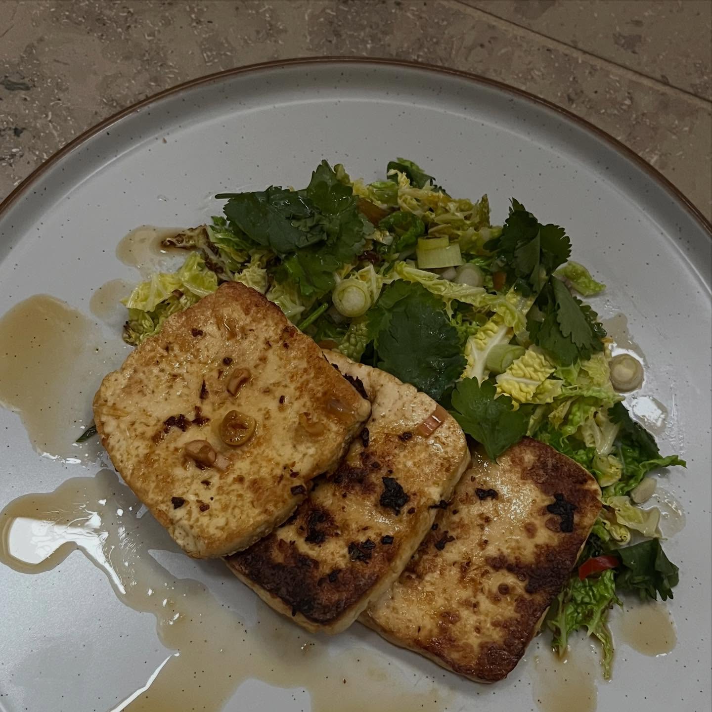Trying some marinaded tofu with a winter cabbage and herb salad. Tofu is a good source of protein, good source of phytoestrogens for hormone balancing and it lasts a while in the fridge so is convenient. Worth a look if your hormones need balancing!
During perimenopause a womanâs oestrogen levels will rise and fall, so it can be hard to pinpoint what is going on. Phytoestrogens could help to smooth that shift.
Cabbage and herbs are soothing for the digestive system- because digestion can suffer at this time too, so itâs worth including some cabbage and herbs.
Personalised nutrition - book in the Bio or message me to join my âCalm at Christmasâ FREE group to get nutrition and yoga tips. No challenges, no stress. Women & men welcome.
#phytoestrogens #tofu #wintersalad #cabbage #running