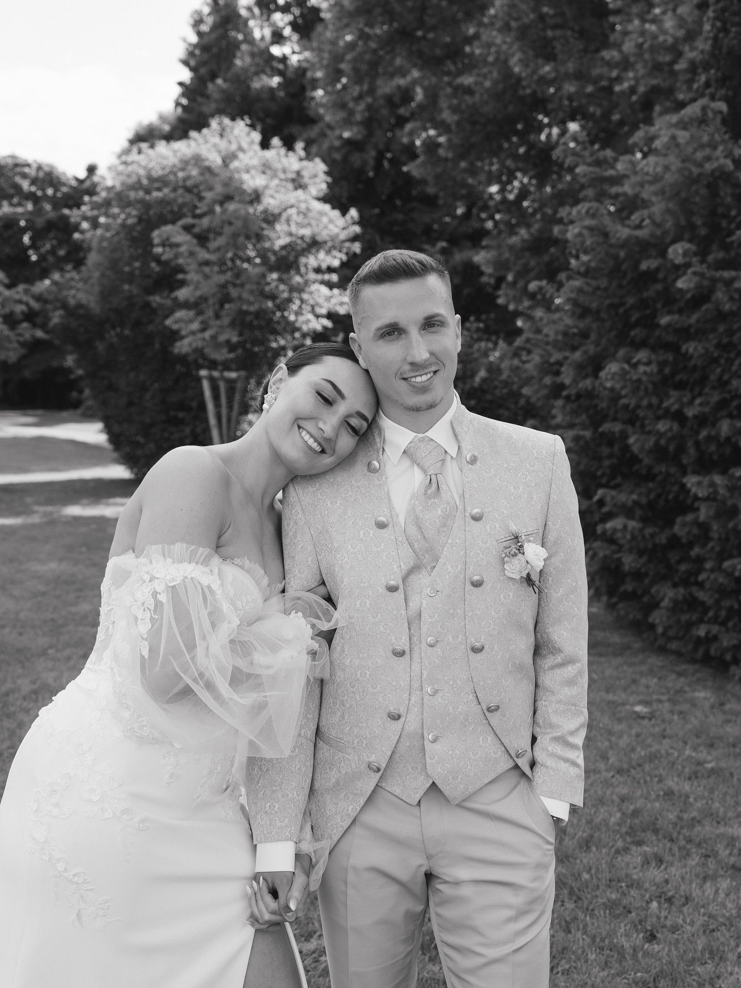 It’s YOU & ME 🤍
@photographie_amonbarbara
#weddingphotography #bride #weddingdress #brideandgroom #weddingvienna #heiratenimschloss #weddingceremony #weddingcountdown #weddingcouple #bridedress #hochzeitskleider #brautkleider #bridehairstyle #bridemakeupartist #groom