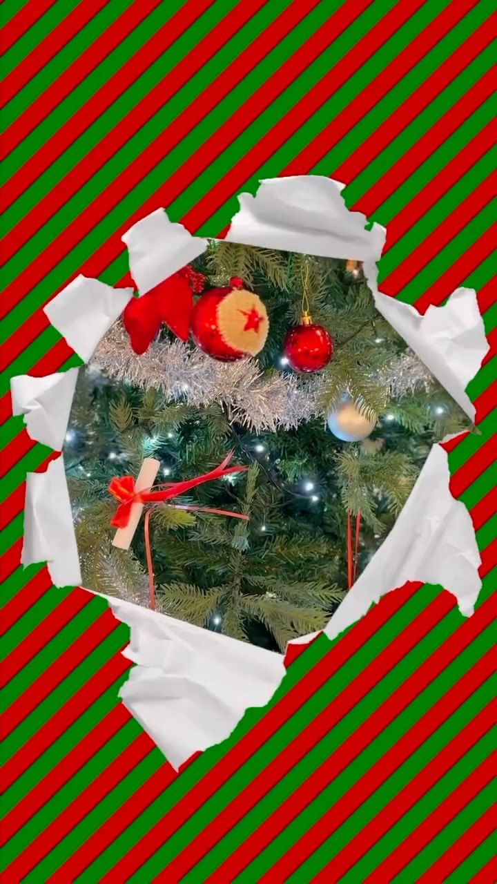 Quest’anno i nostri auguri di Natale arrivano in una veste davvero speciale... Insieme abbiamo realizzato “MMPossible Mag - Christmas Edition”: un magazine unico per celebrare i 25 anni della nostra agenzia, donando il giusto valore ad un traguardo che ha caratterizzato il nostro 2025, che ci riempie di orgoglio e che per questo merita di essere festeggiato e messo nero su bianco.
MMP Magazine è il racconto di chi siamo, da dove veniamo e qual è la nostra direzione, è il nostro modo per condividere, in occasione delle Feste, una parte del nostro percorso fatto di persone, passione, idee e traguardi. Il tutto arricchito da creatività, ironia e leggerezza.
Il 2025 è stato per noi un anno importante e prezioso, che non dimenticheremo e, in attesa di un 2026 altrettanto ricco di stimoli e creatività, auguriamo Buone Feste a Tutte e Tutti! ✨🎄