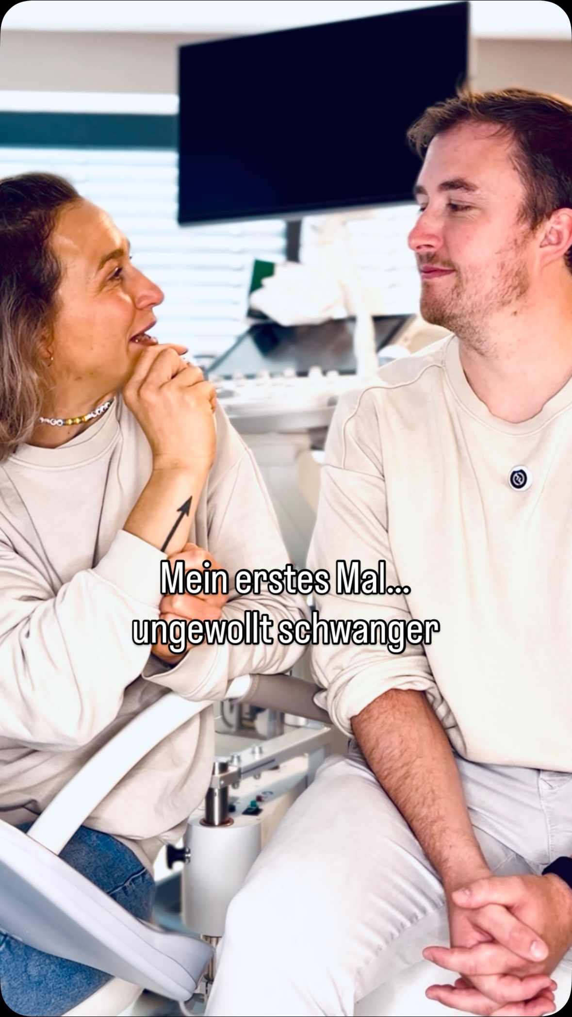 Mein erstes Mal ungewollt schwanger
Ein Moment, der alles durcheinanderbringen kann.
Viele Gefühle, viele Gedanken und kein „richtig“ oder „falsch“.
Du musst da nicht allein durch. Wir sind für dich da. 🤎