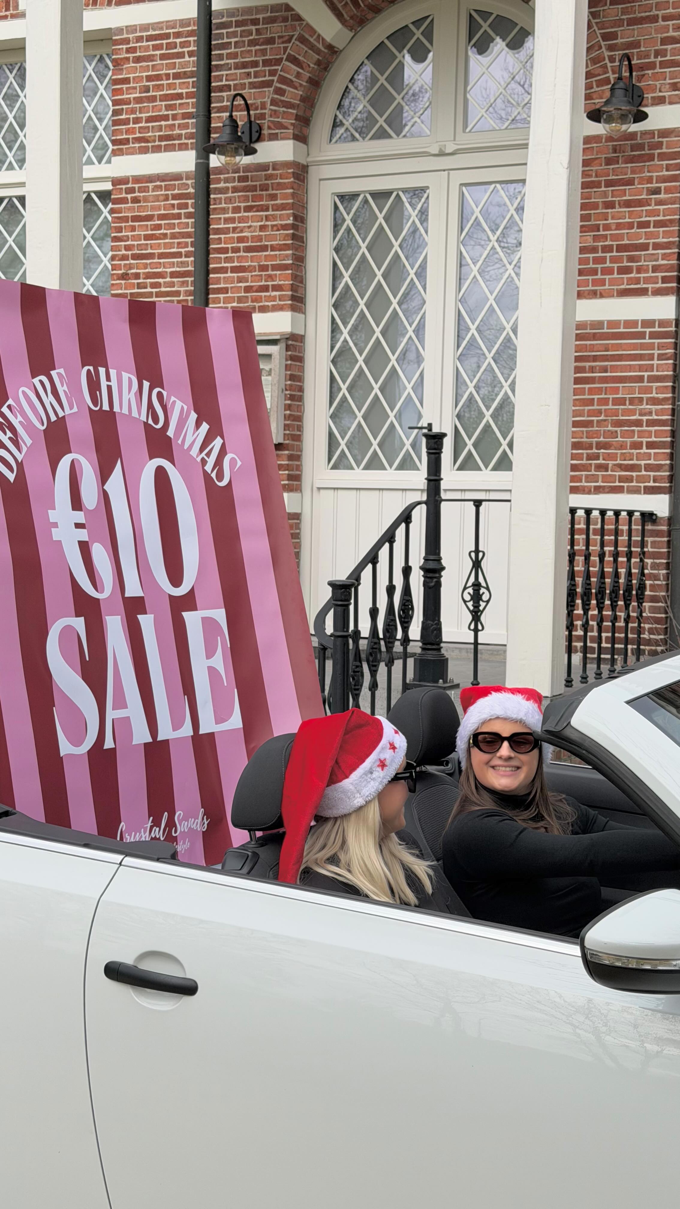 10 EURO SALE IS BACK with a Pre-Christmas Edition! 🎄🎁💝
🗓️ Wanneer?
Zaterdag 6 december & zondag 7 december
10:00 – 17:00 uur
📍 Waar?
Brasserie Den Engel, Baarle-Nassau @denengelbaarle
→ Bereikbaar via de Hoofdingang
→ Staat duidelijk aangegeven bij aankomst
Ideaal als je nog op zoek bent naar kerstcadeautjes of een leuke outfit! 🥰
De spelregels:
👚 Shop zoveel je wil
💍 Accessoires & sieraden mogen niet mee tijdens het passen. Graag afgeven bij de balie van CS.
💸 Alleen contante betaling
🎁 Giftcards zijn tijdens deze sale niet geldig
🛍️ Grote shoppers of tassen niet toegestaan. Wordt bij de inkom gecheckt.
💖 Geen pashokjes aanwezig. Tip: trek een sportlegging&shirtje aan!
Is there a better way to celebrate this season? ✨ Be the first in line en je scoort de leukste items!
SEE YOU THEN… 🛍️
#earlychristmasshopping #shoppingsale #christmasshoppingtime #shoppingevent