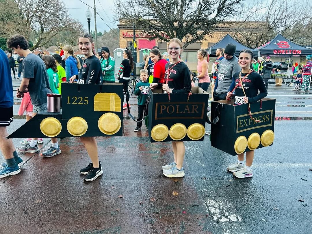Mistletoe Mile was a huge success! 🎄
Shelton showed up with families, kids, and runners of all levels bringing the energy.
Thank you to everyone who raced, volunteered, and supported — this community makes it special. ❤️
#MistletoeMile #SheltonWA #PPRC #RunningCommunity