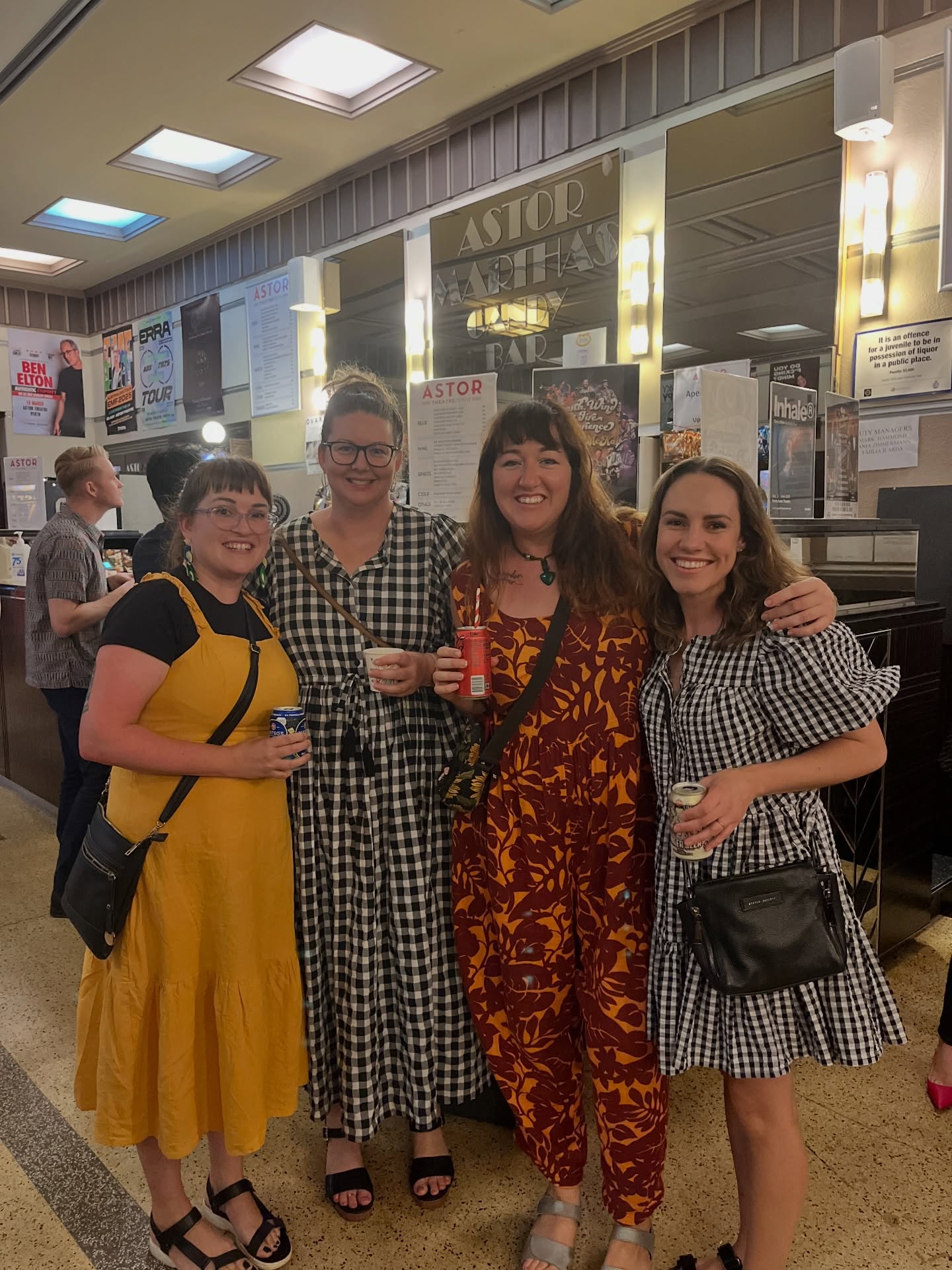 2025 was a year of connection 🥰🥹
Thank you to the beautiful humans in these photos for being a special part of my life!