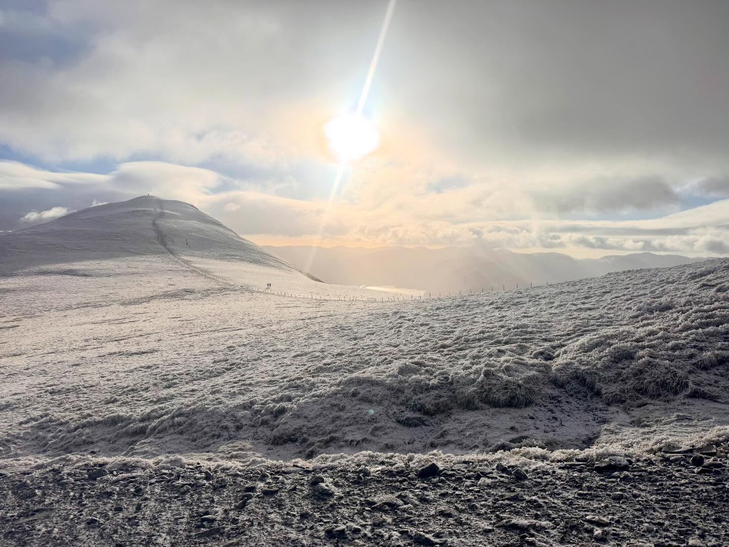 Sharing a few pictures from my day on Blencathra last week 🌅❄️
Crisp air, frosty ground underfoot and that proper winter stillness that just fills your soul.
My favourite thing about winter walking?
Stopping on the hill, pulling out the flask and enjoying a hot chocolate with a view ☕️🤍
Now over to you…
❄️ Frosty, crunchy ground?
☕️ What’s in your flask?
🧥 Or finally getting to wear the big winter coat?
Pop it in the comments ⬇️ let’s see what winter walkers love most 🥾🧡
#getoutside #YTO #mountainwalks #winter