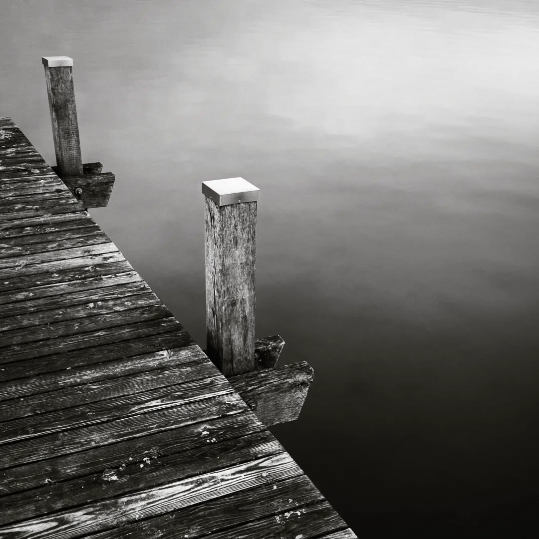 See Studie I
.
.
.
.
#fujixseries #fujix100f #fujifilm #fujifilmde #fujifilmfeaturetime #35mm #wörthsee #bokeh #fineart #fineartphotography #fineart_photobw #finearts #fineartphotographer #palaceoffinearts #fineartist #fineartphoto #see #lake #water #steg #blackandwhite #bw #winter #autumn #fujifilm_global #waterworld #ishootfujifilm #bhop_photography
