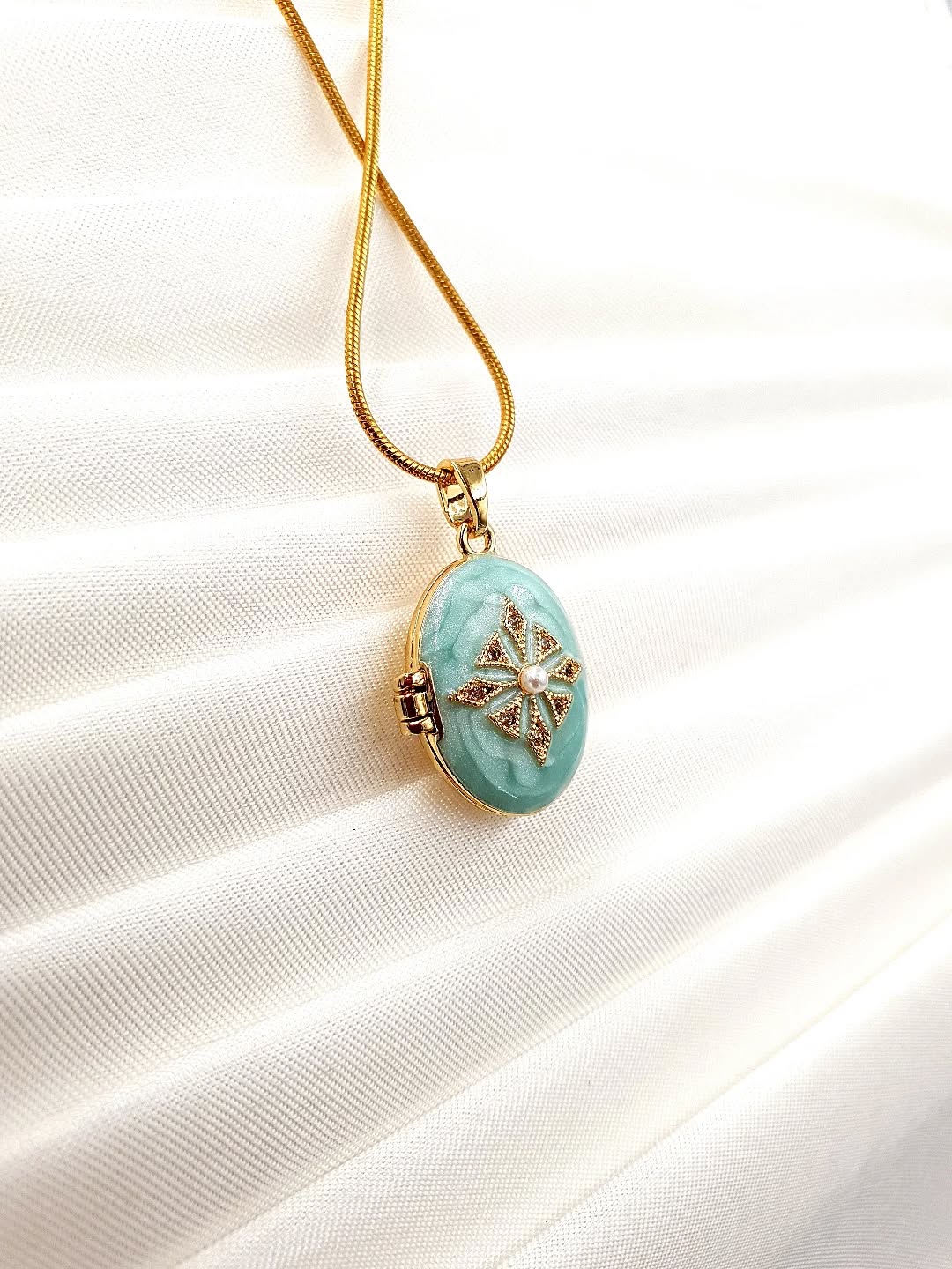 İnci Detaylı Kapaklı Madalyon Kolye 🩵
Stella Fortis™ ışıltısıyla tüm kadınların yanında.
#Amazon
#HepsiBurada
#Trendyol
https://www.stellafortis.com.tr/