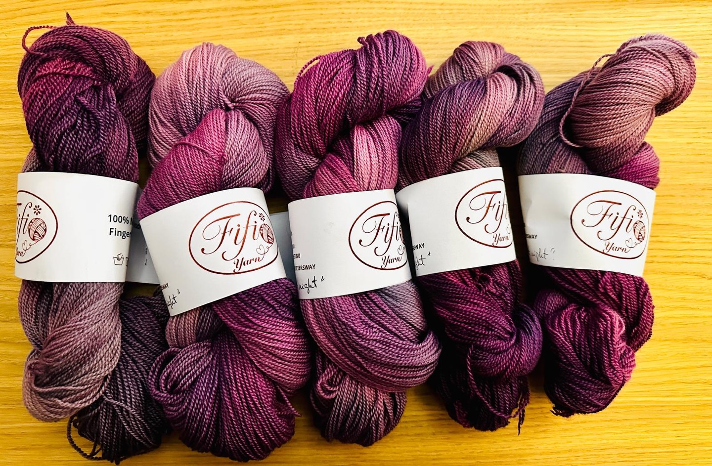 “Freedom at night” is my 100 % merino from Uruguay, fingering. I tried to reflect my love for those moments when we forget about the day and want to be free at night and connect with our intuition. A soft wool for projects with soul💜🧶
#crochet #merinowool #merinouruguay #shop #onlineshop