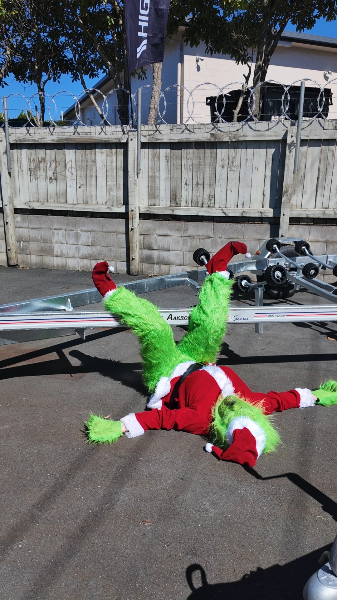 It was the Grinch's idea 🤣😅 We asked him how we can promote our trailers... this was it
#boatingnz #grinchmas #aakronxpresstrailers #christmasnz