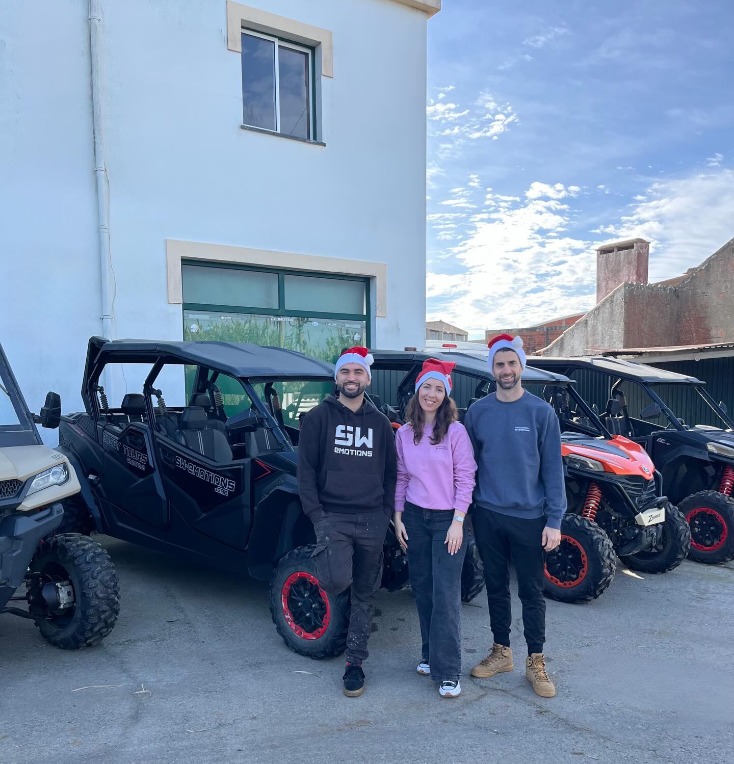 A equipa da SW EMOTIONS deseja a todos os aventureiros e às suas famílias um Natal cheio de alegria, união e momentos felizes! 🎄🎁🎅
Obrigada por confiarem em nós para fazer parte das vossas memórias 💛
Boas Festas e que 2026 traga ainda mais aventuras inesquecíveis! ⚡️🤩
#swemotions #buggytoursalentejo #sines #alentejo #alentejolovers