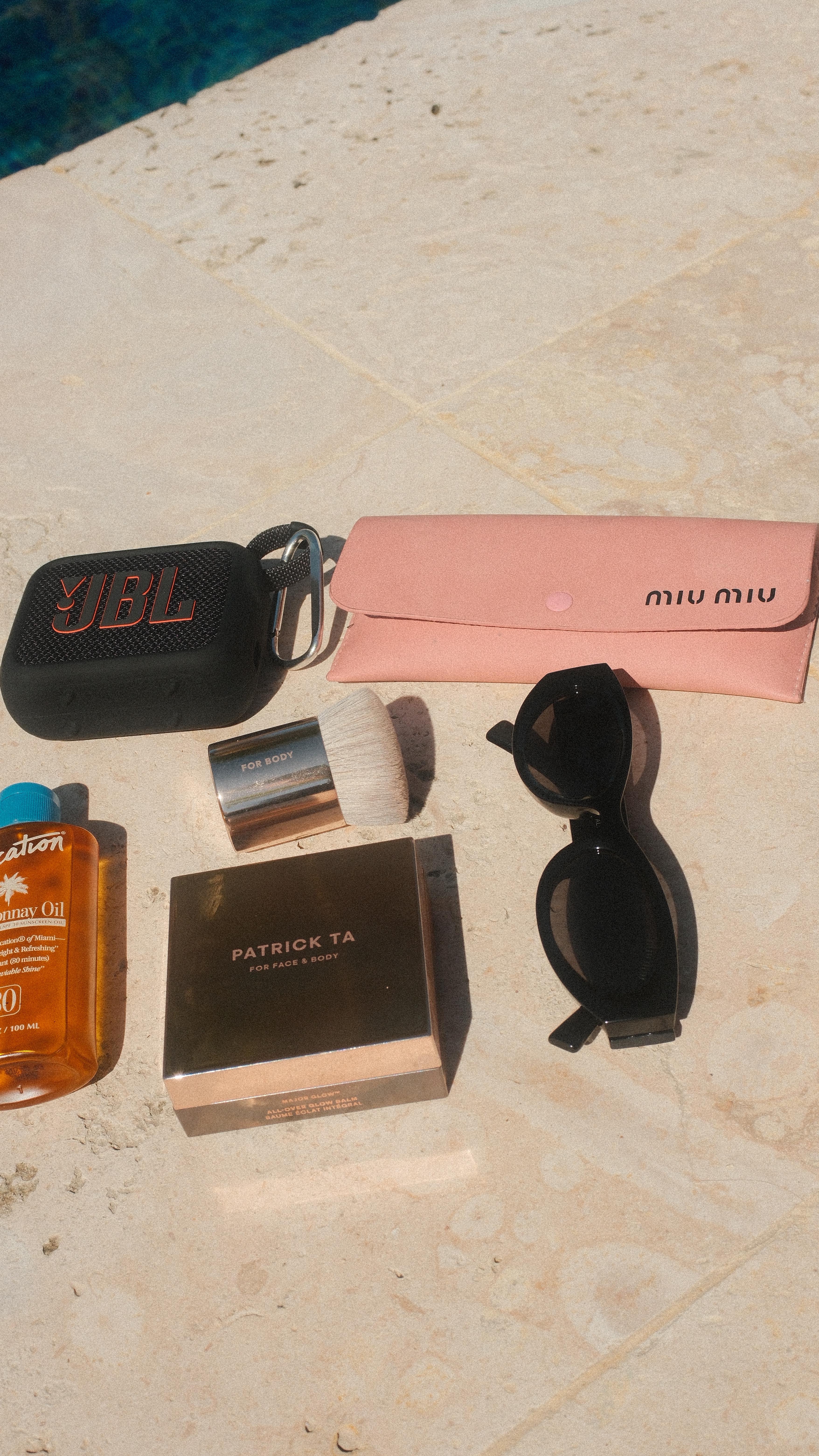 It’s time to pack for my final trip of 2025! 🇩🇴
Here are a few of my fave travel essentials that make packing/ traveling super easy!
My #1 is def the @airalo app! As a travel content creator & works traveler, Airalo makes sure l’m always connected.
Download Airalo for free today & use my code MARIAH3 for $3 off your first eSIM purchase.
#airalo #ad #airalopartner #travelessentials #mariahdeola #traveltips