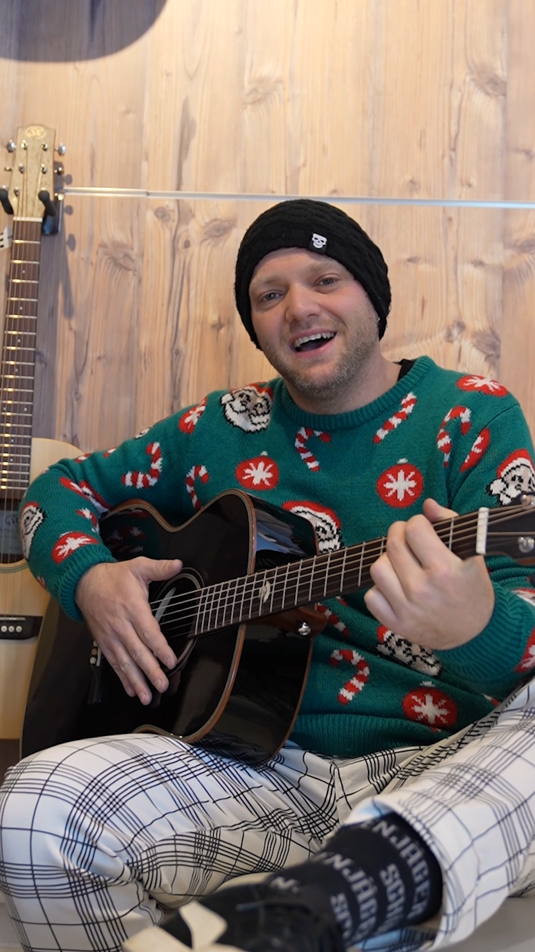 Wir wünschen euch einen schönen 2. Advent 🕯️🕯️ … und a Weihnacht wie´s früher war 🎄💝
#advent #schürzenjäger #weihnachtslieder #weihnachten #pinzgauermusikhaus #zellamsee #volksmusik #alpenrock #zellamseekaprun #pinzgau #fyp #welovemusic #gitarre #merida