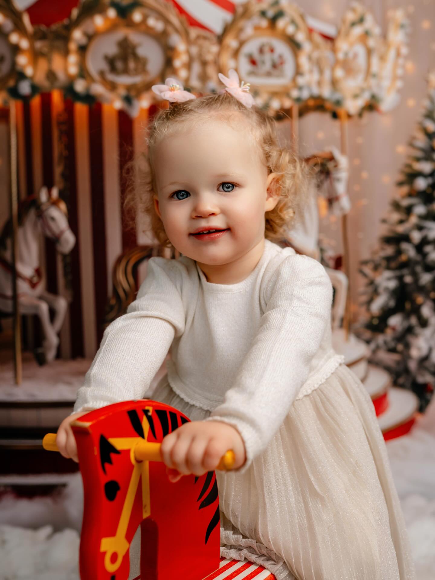 Wrapped up another round of beautiful Christmas minis, and wow — I had SO many amazing families in front of my camera this year! 🎄
But real talk… I’m not sure I’ll be offering 30-minute sessions next year. Your girl is getting too old for that sprinting-between-setups life 😂🙈
We’ll see! For now, feeling grateful, festive, and ready for a hot chocolate (or two). ☕️.
.
.
.
.
Newborn, Family & Maternity Photographer in Zürich area | Ksenia Photography
.
.
Neugeborenen-, Familien- & Schwangerschaftsfotografin im Raum Zürich | Ksenia Photography
.
.
.
.
#motherhood #zurich_switzerland❤️ .
#chrismas #swissphotographer # #dearphotographer #zurich #switzerland🇨🇭 #ourcandidlife #todler #magicofchildhood #momtogs #littlesweetie #thechildrenoftheworld #littledreamers #childportraits #pixel_kids #simplychildren #enchantedchildhood #dearestviewfinder #let_there_be_delight #letthemexplore #wildandbravelittles #the_gallery_of_magic #the_sugar_jar #parenthood #parenthood_moments #xmasmarkets #childhoodunplugged #xmasvibes