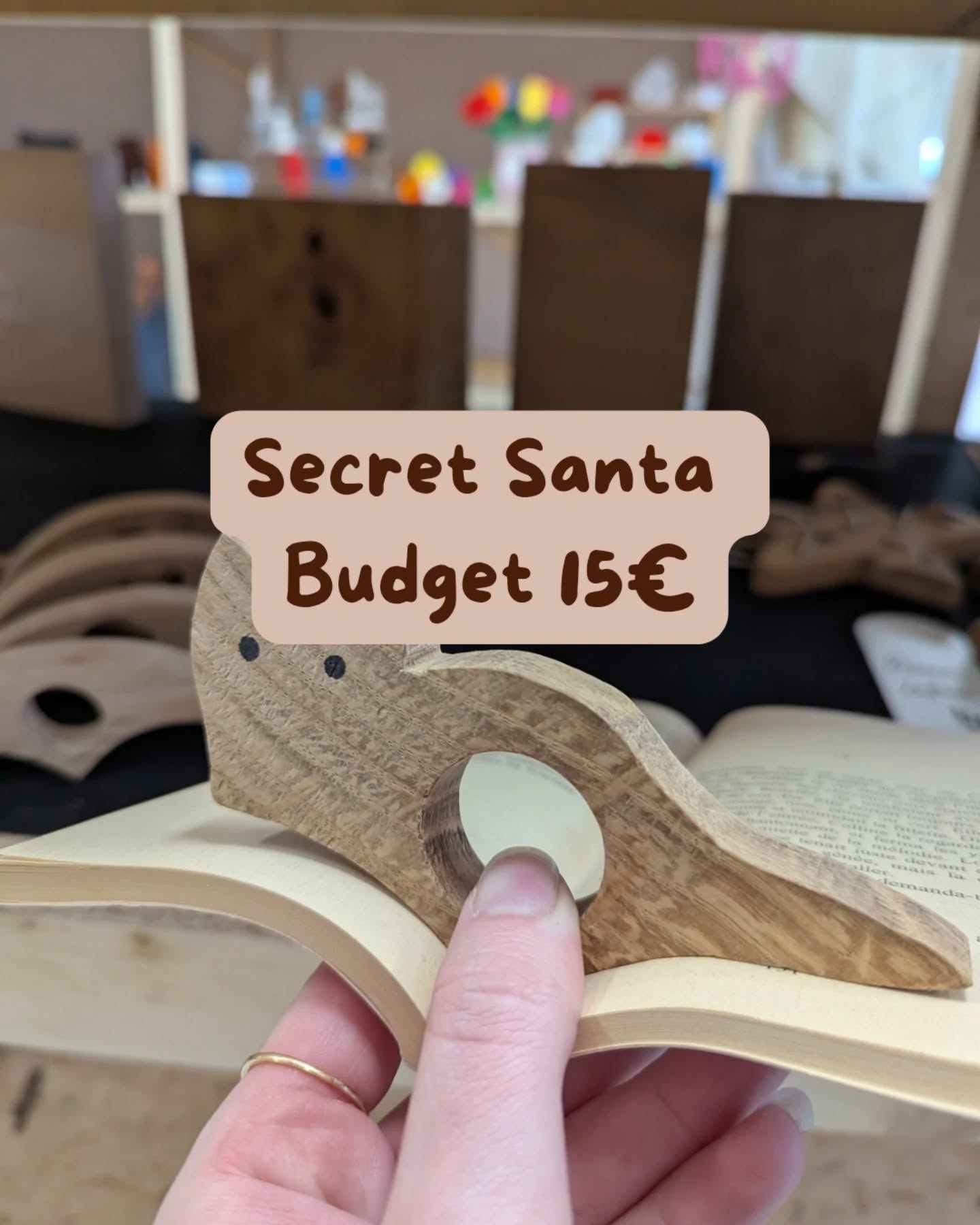 🌟 17 idées cadeau à moins de 15€ disponible à la boutique ! Gourmandises ou petite attention, si vous devez trouver un cadeau pour un secret Santa, vous trouverez bien votre bonheur ici 🤗
Ma bulle artisanale à La-Ferté-Gaucher
Ouvert du mardi au samedi de 9h30 à 18h et les dimanches de décembre de 9h30 à 13h
#ideecadeau #secretsanta #CadeauxOriginaux #CadeauArtisanal #SeineEtMarne