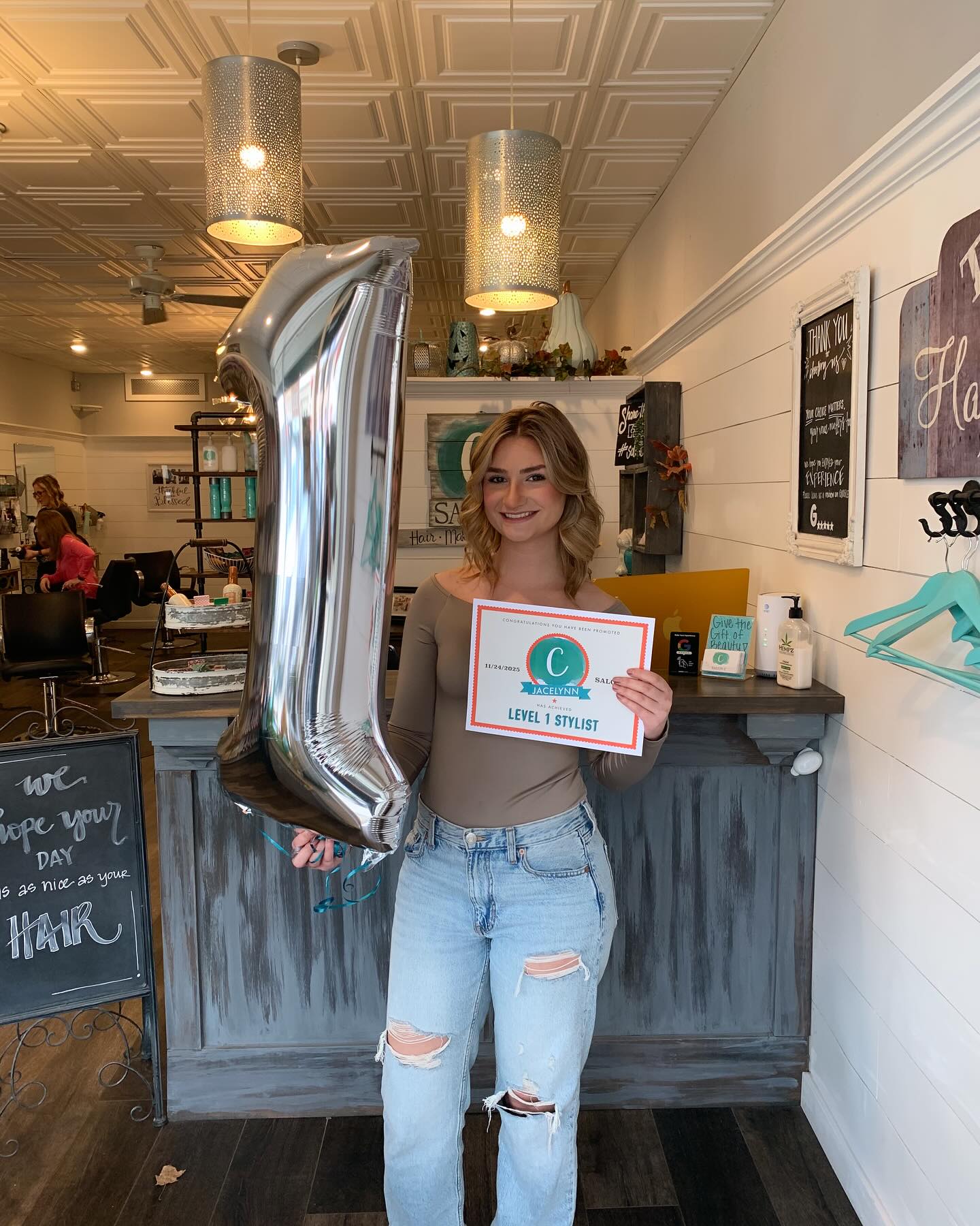 Big news, Jacelynn is officially a Level 1 Stylist!🥳🎉 Check out her page @justjacebeauty to see her growth in action, and text us to snag a spot on her books!🩵