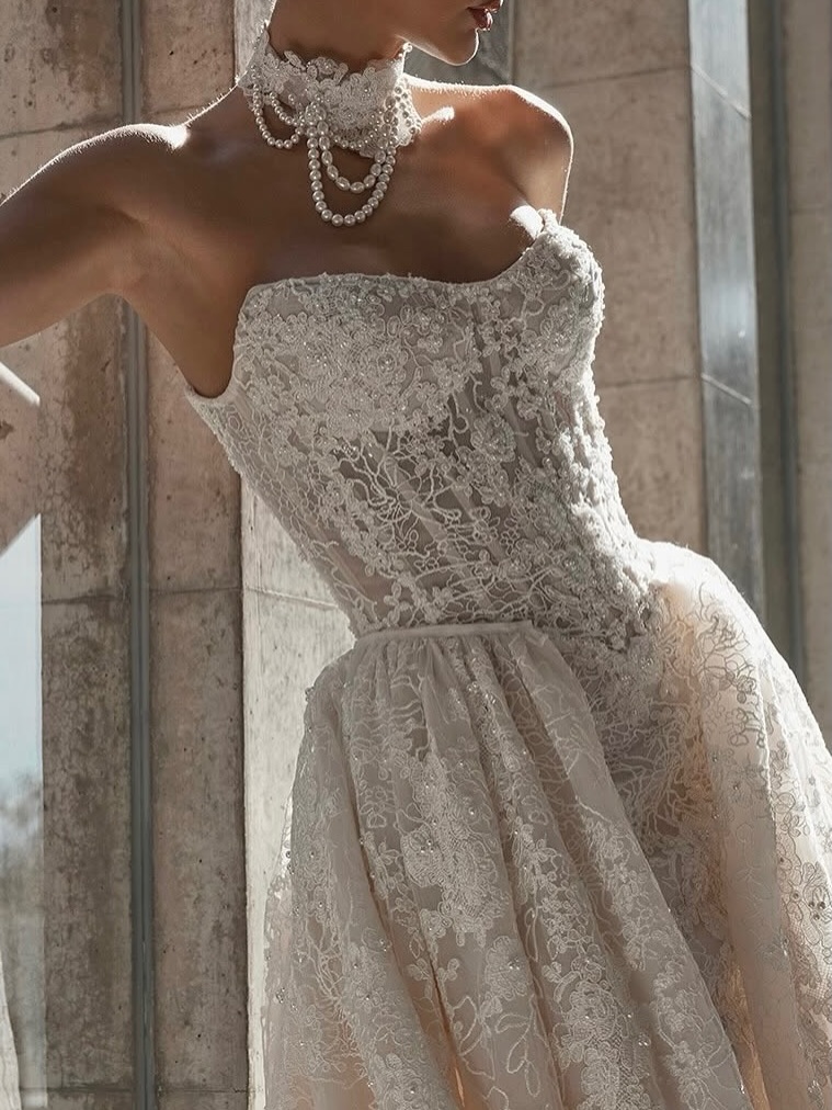 when you ask for one iconic look this Christmas, but get two instead ✨🎁
BRIAR from @blanchebridal transforms from sleek & sculpted to soft & dramatic with the addition of the overskirt.
It’s romantic. It’s chic. It’s waiting for you at Bridal Beginning. 💞
Call to schedule or visit our website and complete our appointment request form.