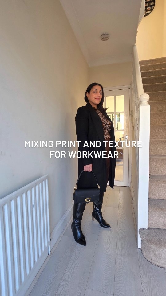 Happy Friday! Black Friday sales are here!
What is on your hit list to buy?
I need some good tailored trousers from cos and a short black pea coat
Outfit details
Leopard top @warehouseuk
Skirt @dorothyperkins
Boots @schuh LY
Coat @zara
Bag @coach
#personalstylistessex #outfitblog #personalstylistlondon #midsizeoutfits #size14fashion #leatherskirtstyling