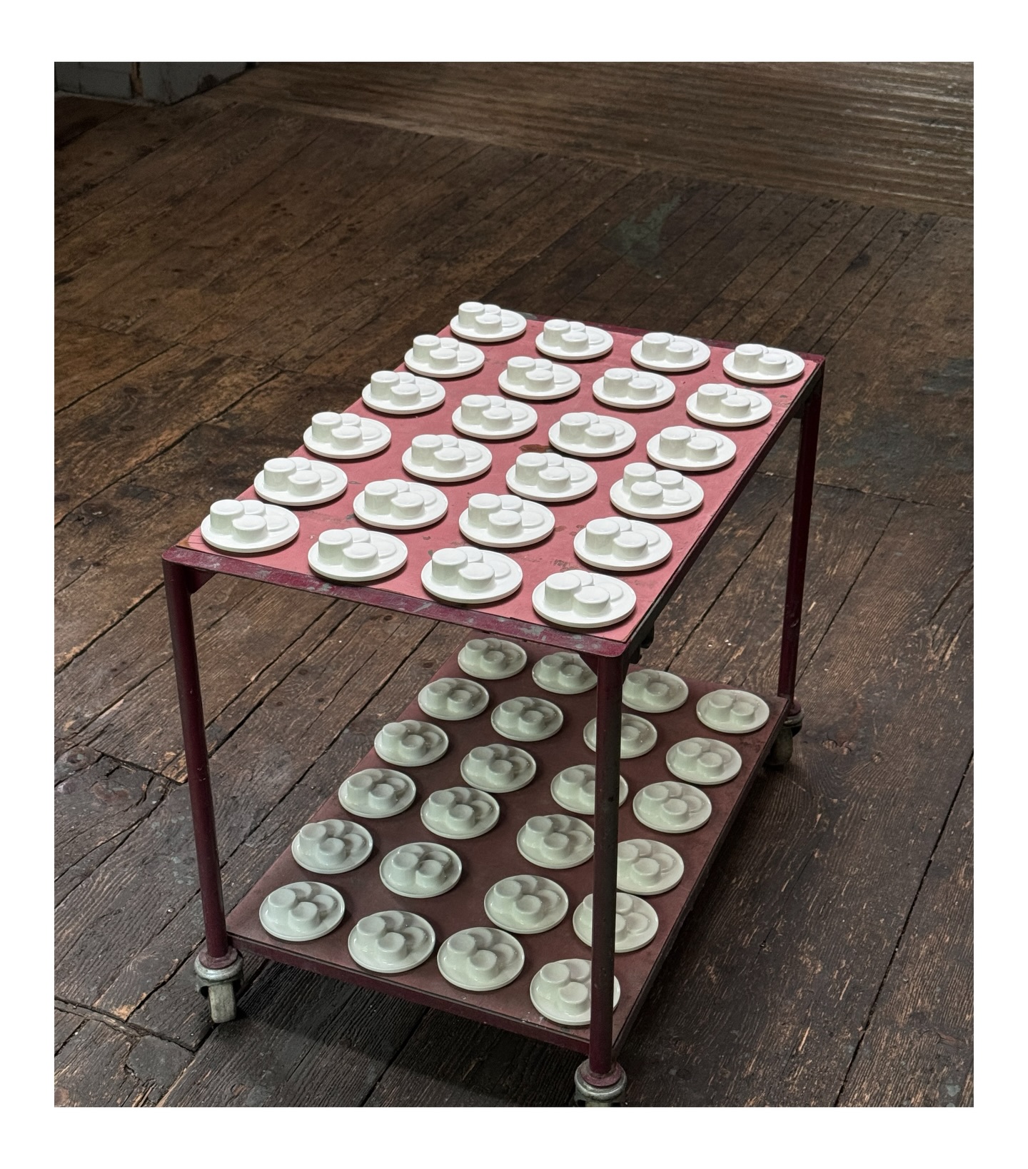 The pedestal is crafted to host Mignardises. A small architecture for small delights. Form meeting purpose.
Designed as signature room pieces for @widderhotel created in collaboration with @thelivingcircleofficial
Studio Sediment × The Living Circle
#designobjects #craftsmanship #ceramics #designprocess #zurich