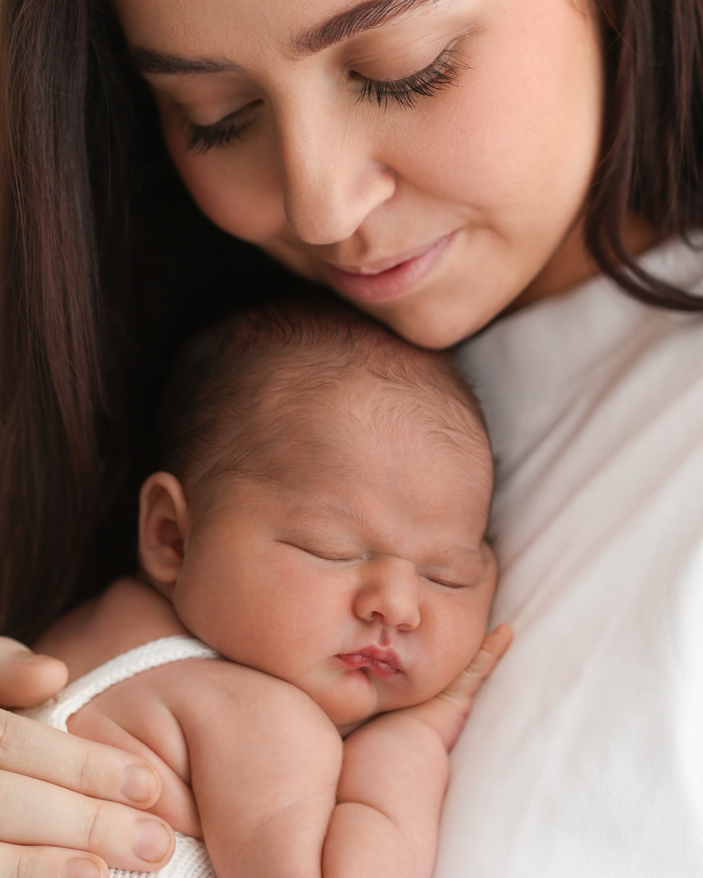 I’m often asked what it is about newborn photography that makes me love is so much..
Whilst there are many reasons, hope is a one of them.
Being handed a fresh new baby, reminds me of it often.
That there is hope for families, hope for new energy, a new start, a fresh slate.
They represent hope by simply being here & I feel very honored to hold and witness the hope they bring to the their parents, siblings and to our communities.
A time that is so unique to the families journey, the very beginning, full of wonder.
A time to pause & take it in.
It’s magic 🪄