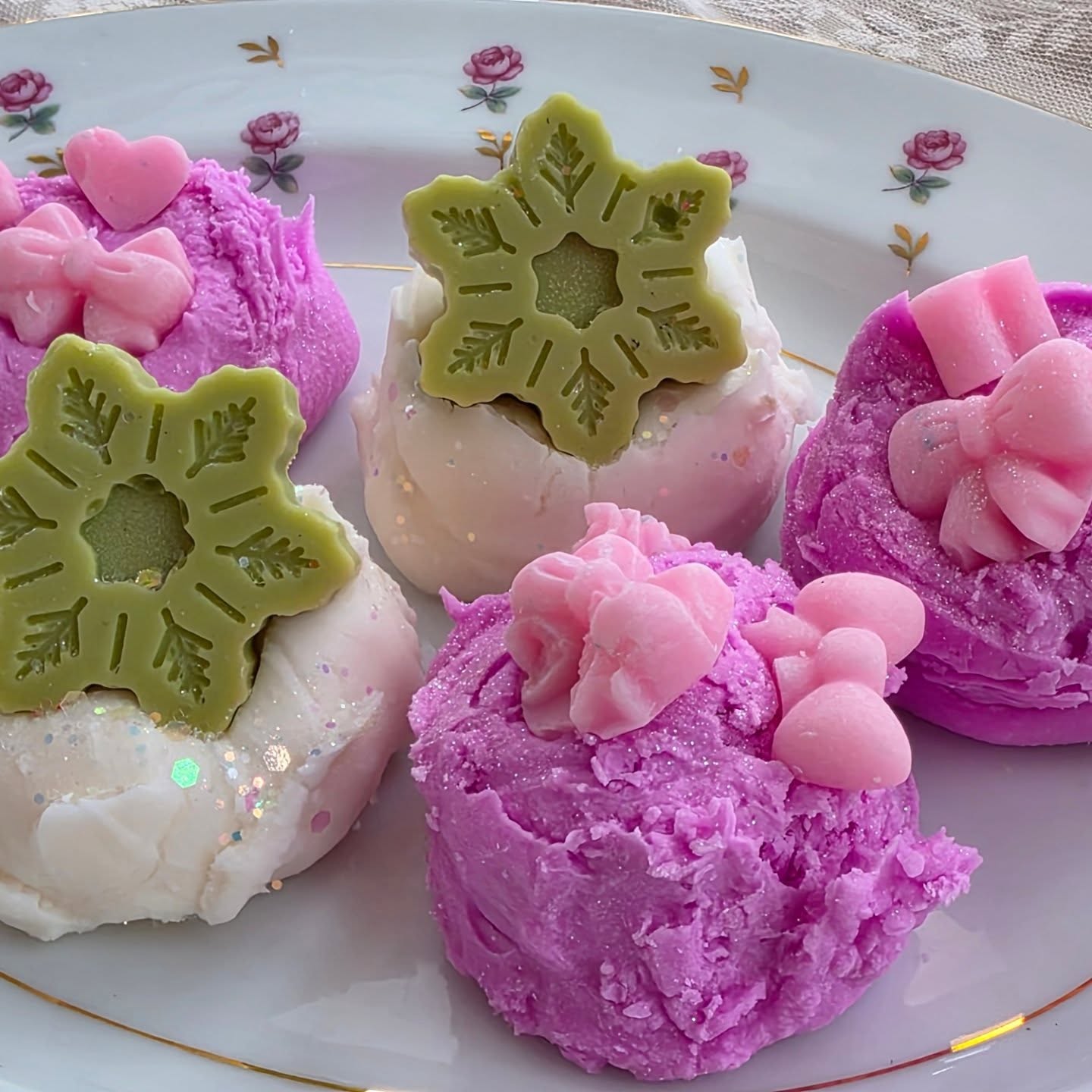 My new site is finally up! Please come check it out https://www.theroseandribbon.com/
I will be adding new items every week. Ice cream scoop melts, clamshells and cuttables!
