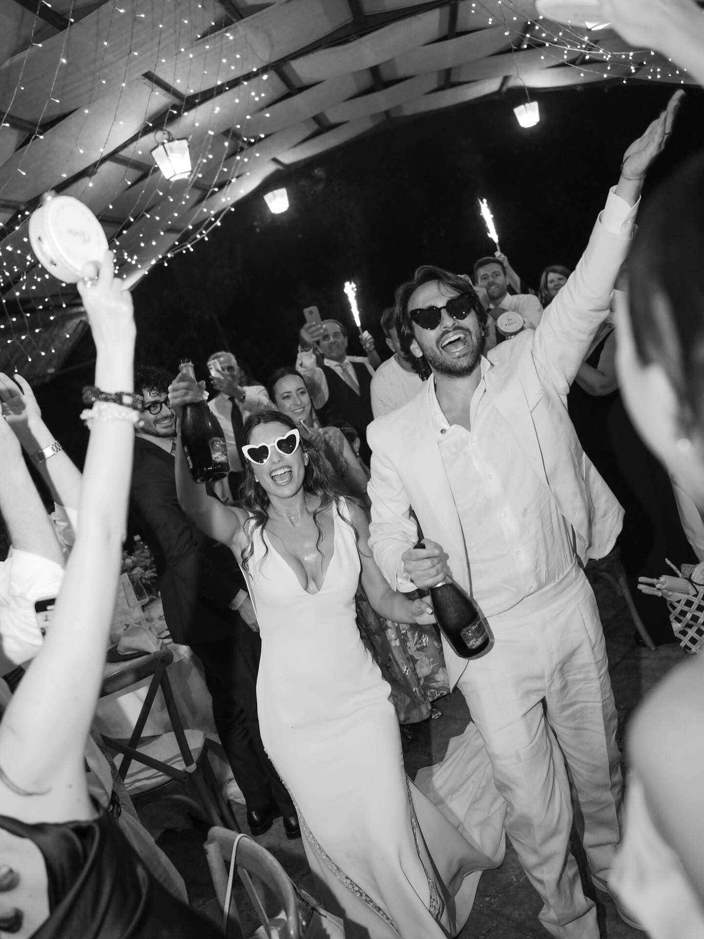 Quando l’amore è vero, lo riconosci dalla luce negli occhi e dalla risata che riempie l’aria.✨
When love is real, you can see it in the light in their eyes and in the laughter that fills the air.✨
Amo raccontare storie così: vere, luminose e piene di vita.
Per info e disponibilità 2025/2026 → scrivimi in DM ✨📩
#weddingphotography #justmarried #weddingvibes #celebratelove #happycouple #lovelaughter #champagnemoments #italianwedding #matrimonioitaliano #fotografomatrimonio #weddingphotographeritaly #candidweddingphotography #weddingparty #loveauthentic