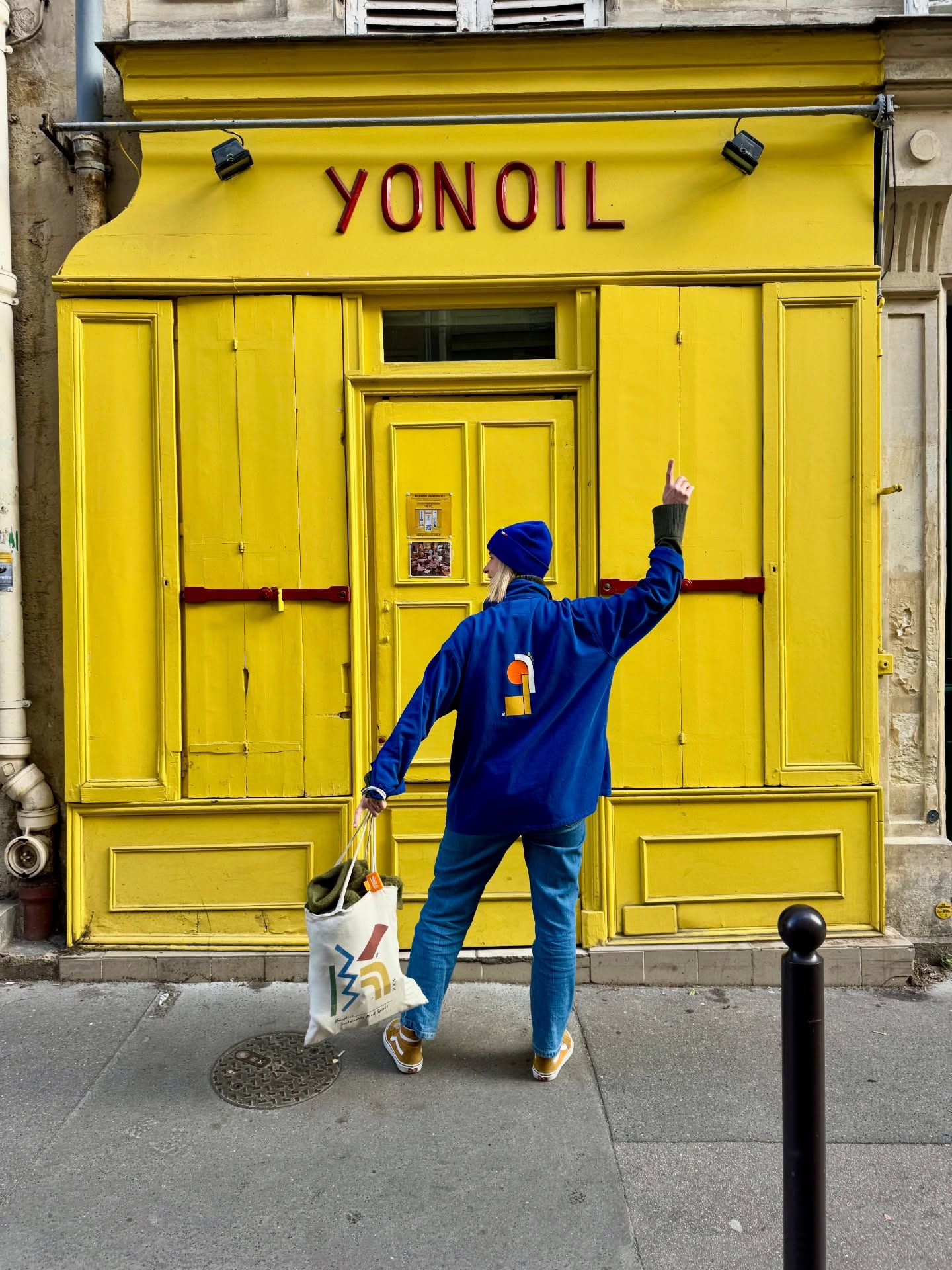 •Dernier jour pour venir choper votre veste unique, unisexe, intemporelle et peinte à la main avec amour à Paris 🦋 !•
OÙ ?
📍43 rue Lepic 75018 jusqu’au 24 décembre matin.
HORAIRES ?
11h-20h
Sauf le 24 décembre !
Alors tu passes ?
#shooting #fashion #fashionweek #paris #ethique #modeéthique #bleudetravail #colors #handmade #custom #slowfashion #design #art #wip #workwear #madeinfrance #creatricefrancaise #ombeline___________