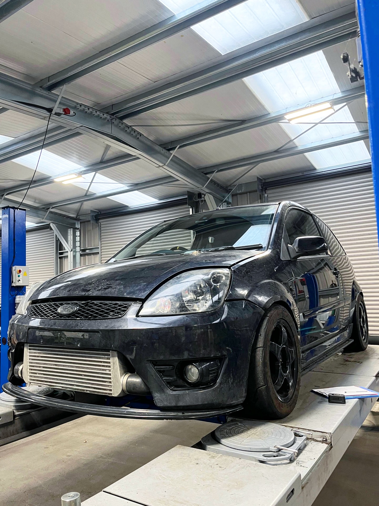 Check the Fiesta ST150 down a OC HQ @ocmotorsport! This one had @gaz_shocks coilovers, modified front hubs, and a rear anti-roll bar installed with their precision fast-road setup. The difference is immediate. 🚗💨
#OCMotorsport #GazCoilovers #st150 #FastRoad #carperformance