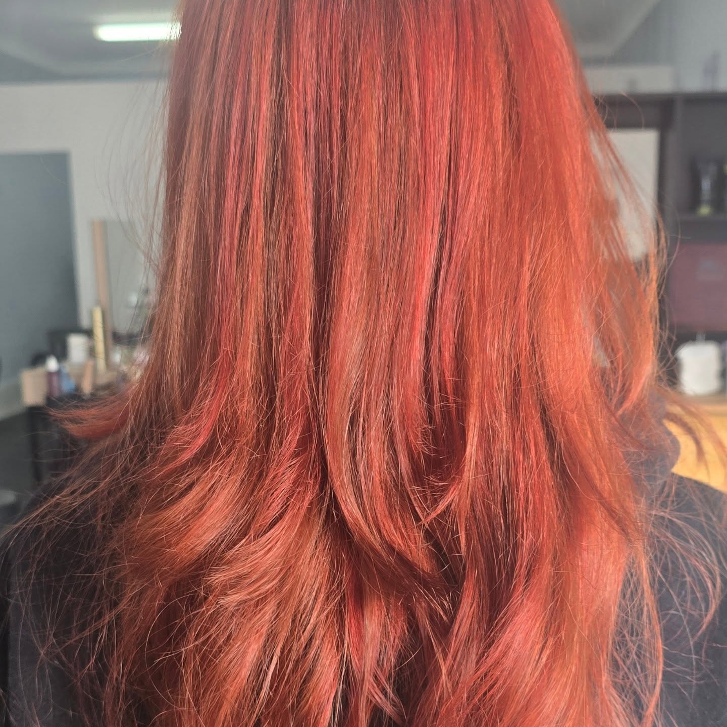 Copper and red tones in different lighting! Christmas is almost here and Streax by T is enjoying the colours !! Lovely client and lovely hair ! 😍😍😍 #loveforhair #copperhair #farmavitacolor #layeredcut✂️