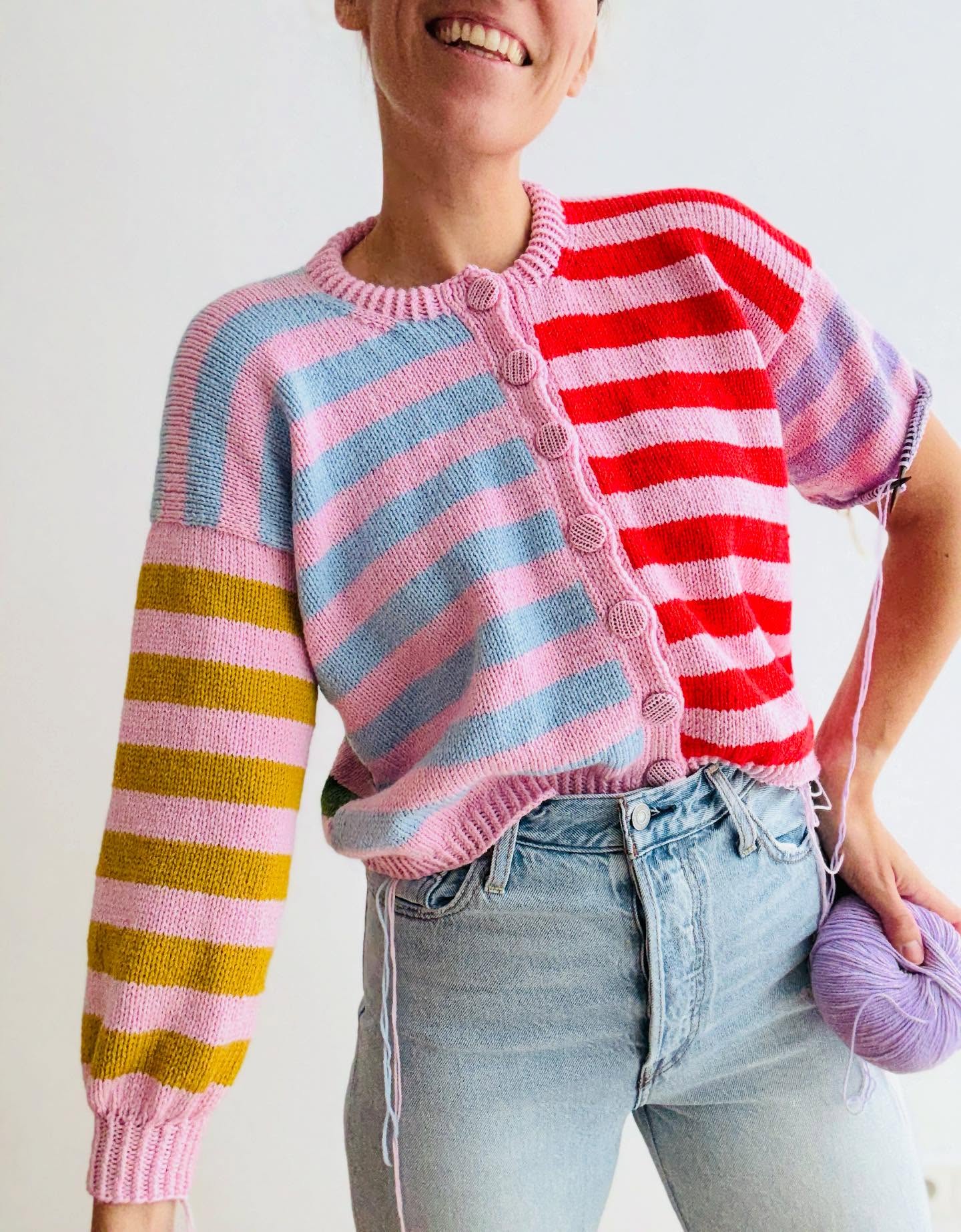 In need for colorful knitwear 🎨 There is just half a sleeve left of my #hilmacardigan , the test knit is progressing nicely and I have already picked colors for the sweater version on smaller needles - as the pattern will feature both options: a cardigan and a sweater as the changes necessary to make it work out for both options are just a few and therefore, I am all in for a 2-in-1-pattern ☺️
And now the most important information: the pattern is scheduled to be released in early January 💗
.
.
.
Pattern in progress by me: Hilma Cardigan
.
Yarn: Luxurious Soft Merino in the shades Gentle, Fortunate, Passionate, Spiritual and Generous by @kaosyarn
.
#knitting #knittinglove #knittingaddict #knitknitknit #nevernotknitting #imakemyownclothes #iloveknitting #knit #knittersgonnaknit #knitforkids #knitter #knittersoftheworld #knittersofravelry #knitstagram #knitspiration #knittinginspiration #knittingismyyoga #stricken #strickenfürkinder #strickenmachtglücklich #strikk #strikke #strikking #tricoter #tejer #breien #strikkedilla #strikkeinspo #hilmasweater