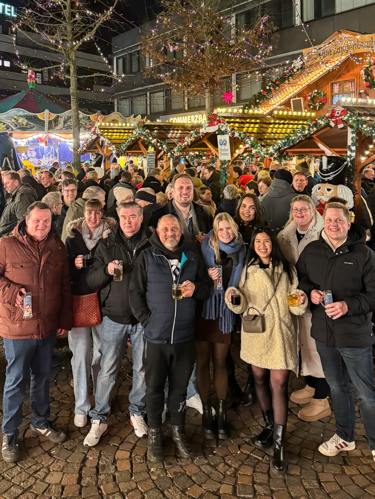 Was auf keiner Weihnachtsfeier fehlen darf? 🎄
Ein Abstecher auf unseren wunderschönen Weihnachtsmarkt in #Vechta ✨
Wir wünschen euch einen schönen 3. Advent 🤩