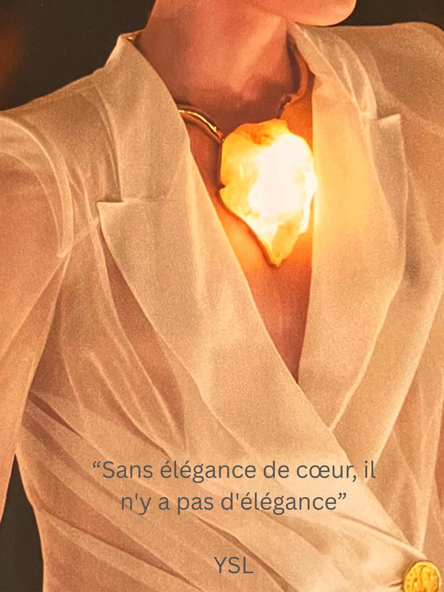 Sans ĂŠlĂŠgance de cĹur, il nây a pas dâĂŠlĂŠgance! #ysl #sciaparelli #heartbeauty #sundayphilosophy #fashion #artisanalwork