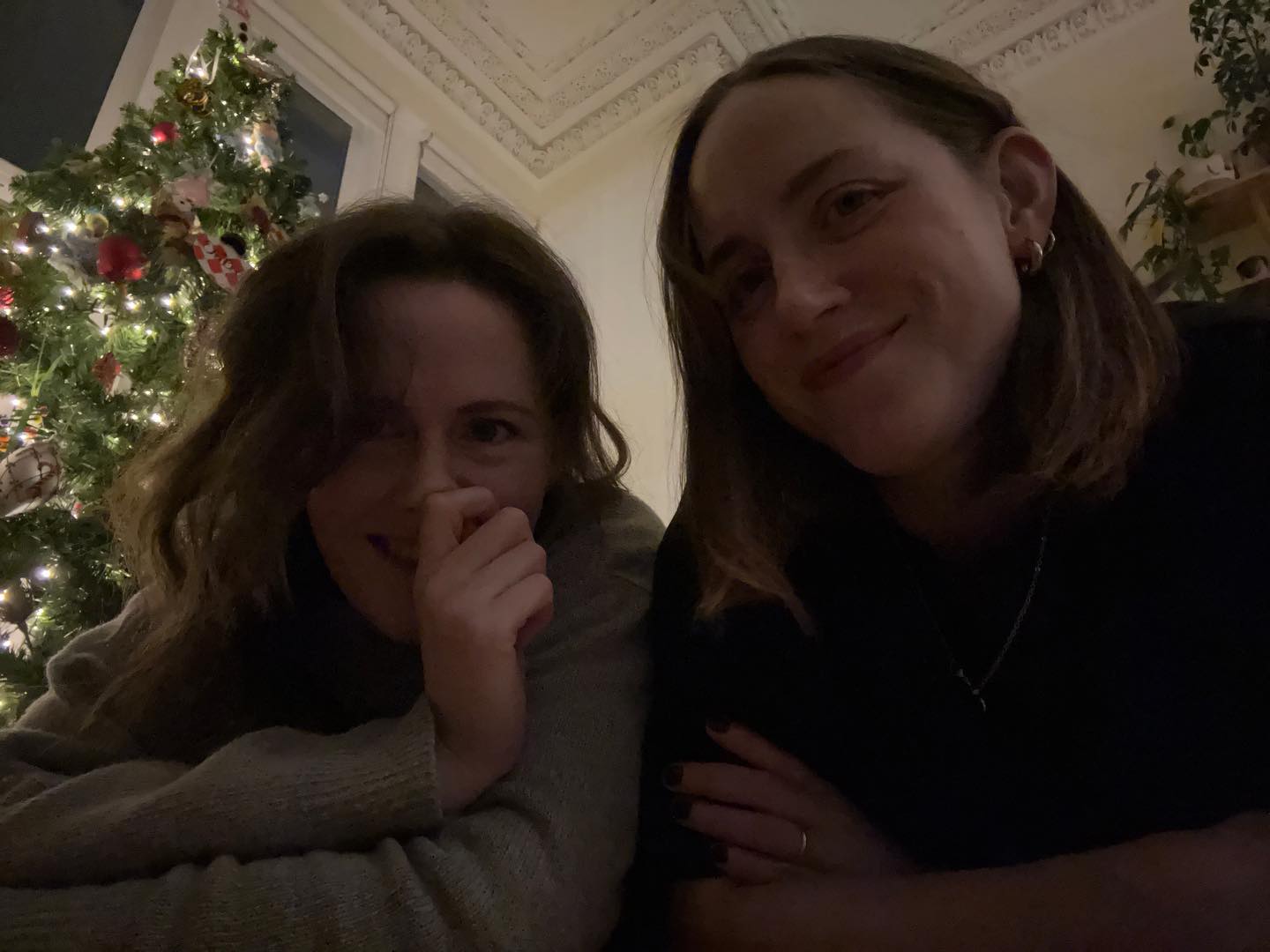 Merry Christmas from the sick-but-chipper Abbeyhill Moms 🤶🏻🎄🤶🏻