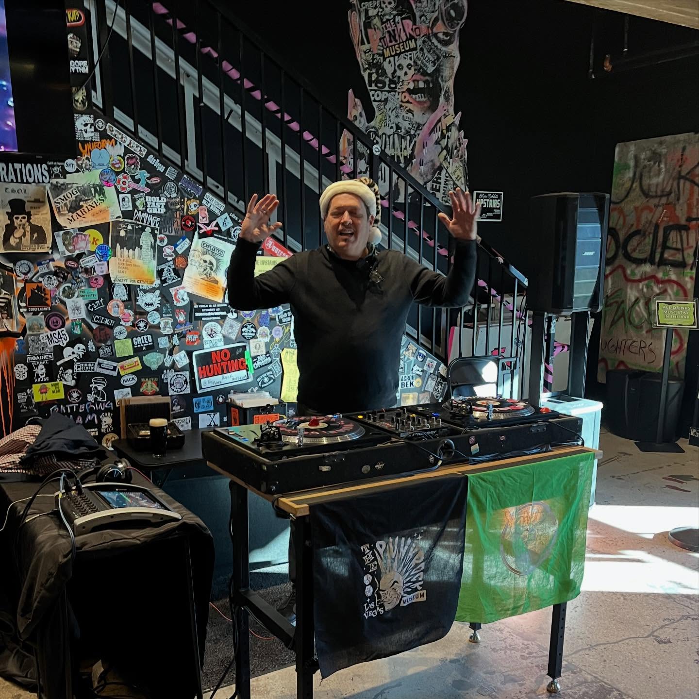 @swami_john_reis spinning wax at @threestarpunkbar at @thepunkrockmuseum before the @spikeandthegimmegimmes tonight @bbowlvegas !
