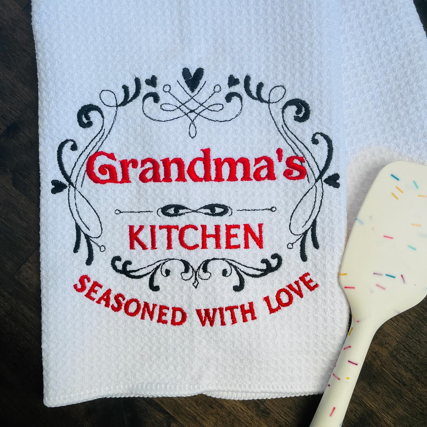 The hit of this season ❤️ #dishtowel #customgifts #giftofembroidery #kitchentowel #personalizedtowels #giftforgrandma #giftsforall #Christmasseason