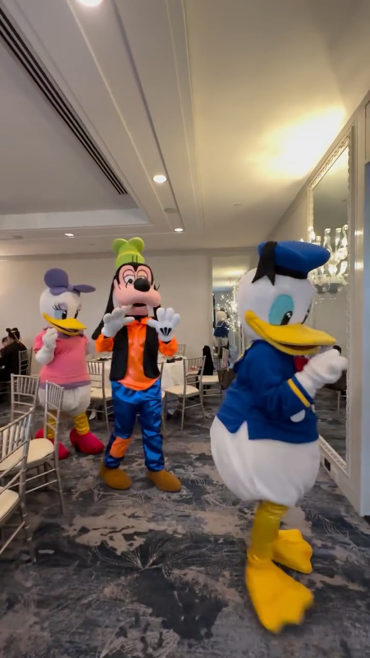 🎄✨We’re back at the beautiful Four Seasons DC for another magical year of holiday fun!💫✨The full Mickey Mouse Clubhouse crew has arrived!☺️ Mickey, Minnie, Goofy, Donald & Daisy!✨ So ready to bring BIG smiles and festive cheer to the kiddos!💫
Stay tuned for more content from this grand holiday fest!🥳
#fourseasonsdc #holidayparty #kidsevents #mickeymouseclubhouse #happyholidays