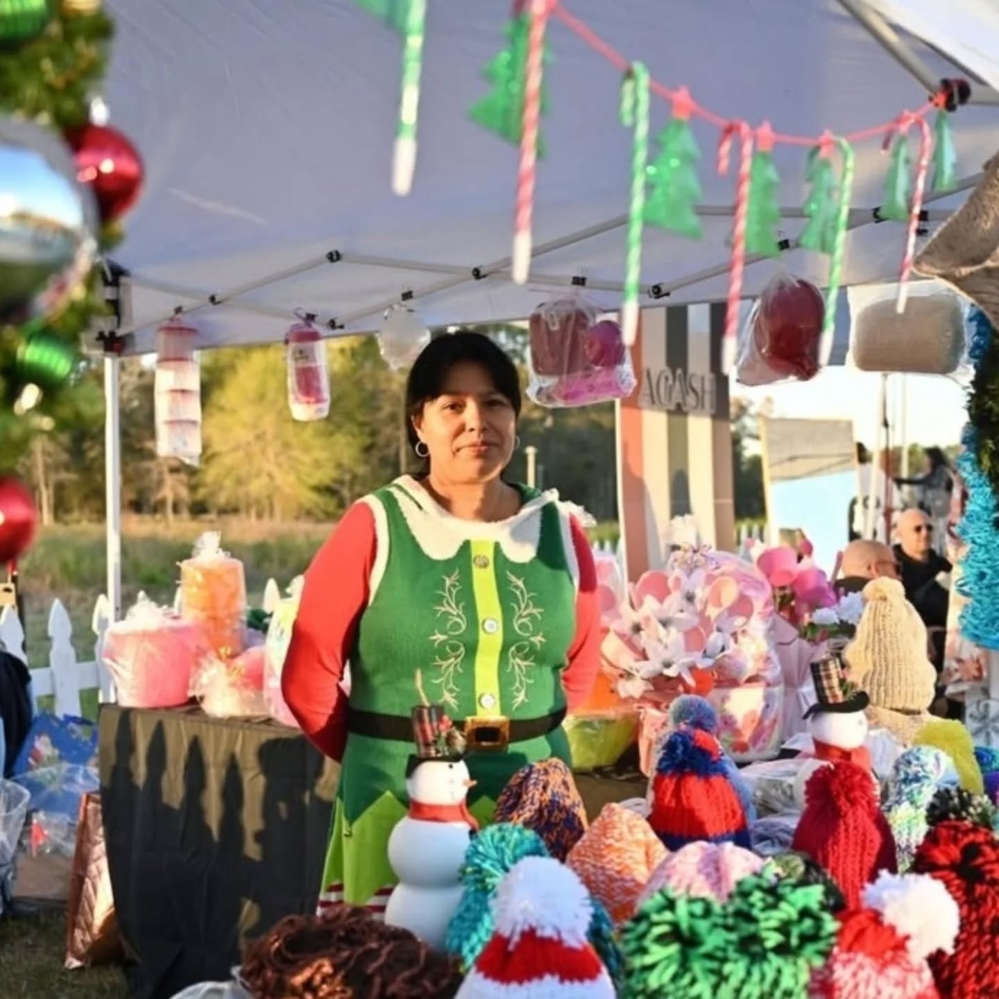 Tis the season for 𝙊𝙝, 𝙒𝙝𝙖𝙩 𝙁𝙪𝙣! 𝙃𝙤𝙡𝙞𝙙𝙖𝙮 𝙈𝙖𝙧𝙠𝙚𝙩 🎁
Join us this Saturday at City Place for our annual holiday market, featuring with local makers, unique finds, sweet treats, and spirited entertainment all day long.
🗓 Saturday, 12/13
🕙 11:30 AM – 5:30 PM
📍 1250 Lake Plaza Dr, Spring, TX
@cityplacenow
🎟 Free to attend | vendor items available for purchase
𝘼𝙘𝙩𝙞𝙫𝙞𝙩𝙮 𝙎𝙘𝙝𝙚𝙙𝙪𝙡𝙚:
🎭 Mr. Leo’s Holiday Puppet Show | 11:30 AM & 12:30 PM
🎄 Ornament Craft Station | 11:30 AM – 5:30 PM
💌 Letters to Santa @somerlynne | 11:30 AM – 5:30 PM
🥁 Tropical Holiday Steel Drums | 1:30 – 3:30 PM
🎶 Strolling Christmas Carolers | 3:30 – 5:30 PM
Come shop, sip, sing, and celebrate — it’s a holiday market you won’t want to miss!
𝗜𝗻𝘁𝗲𝗿𝗲𝘀𝘁𝗲𝗱 𝗜𝗻 𝗕𝗲𝗰𝗼𝗺𝗶𝗻𝗴 𝗔 𝗩𝗲𝗻𝗱𝗼𝗿?
Apply Online at WWW.KDAMARKETS.COM
Registration Closing Soon
#htx #holidaymarket #springtxevents #shoplocalhtx #houstonvendors