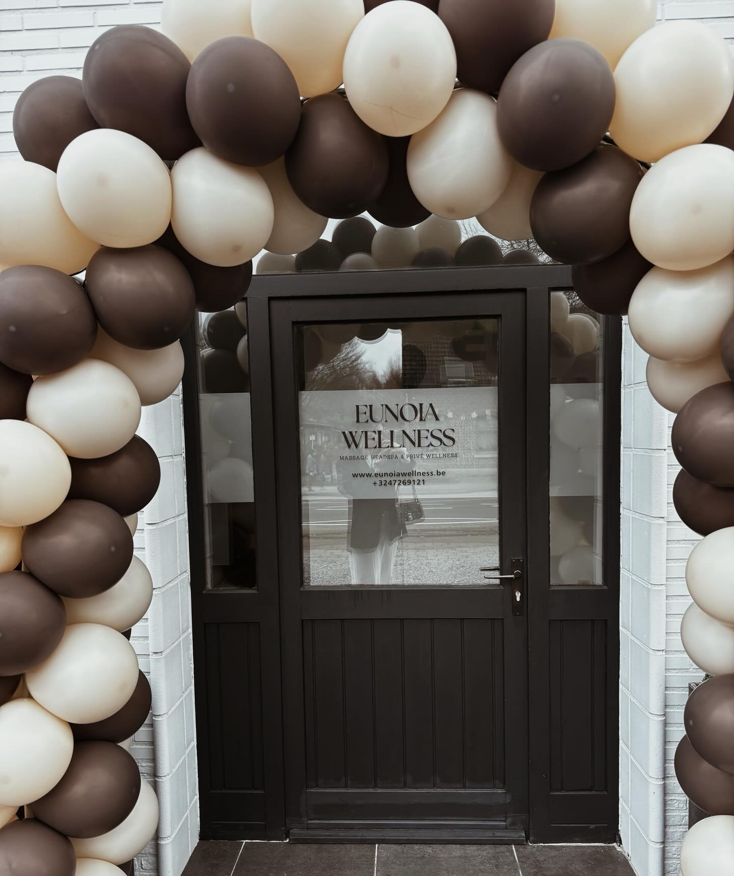 ✨ Wij zijn officieel geopend! ✨
Gisteren hebben we onze opening gevierd en het was fantastisch! Ons hart zit vol liefde en zijn zo ontzettend dankbaar voor alle mooie mensen om ons heen en de liefde en steun wat we hebben mogen ontvangen!
Nu is het aan ons en wij zijn helemaal klaar om jullie eindelijk heerlijk te verwelkomen en verwennen!
Duizendmaal dank aan iedereen die heeft bijgedragen aan onze droom. 💖💖
Heel veel liefs,
Joy & Bas