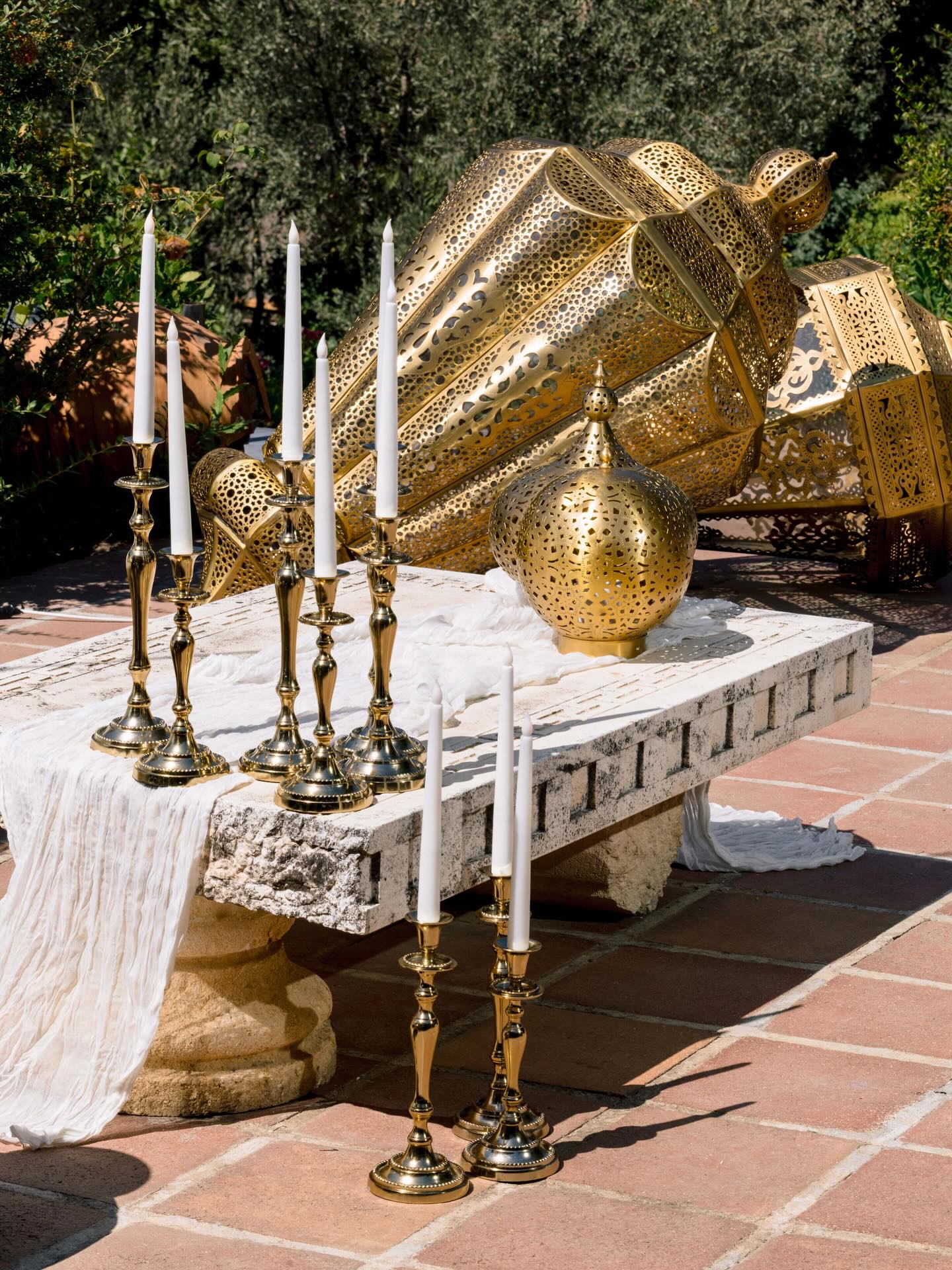 The shimmering gold lanterns and candelabras bring a whole new energy — rich, warm, and undeniably elegant. The ethnic touches add depth and soul, creating an atmosphere that’s both timeless and bold. ✨
What’s your style? Would you go for just a hint of gold… or go all in for that golden glow?
#GoldenDetails #EthnicElegance #WeddingInspo #BoldAndBeautiful #LuxuryWeddings #KaremEvents
