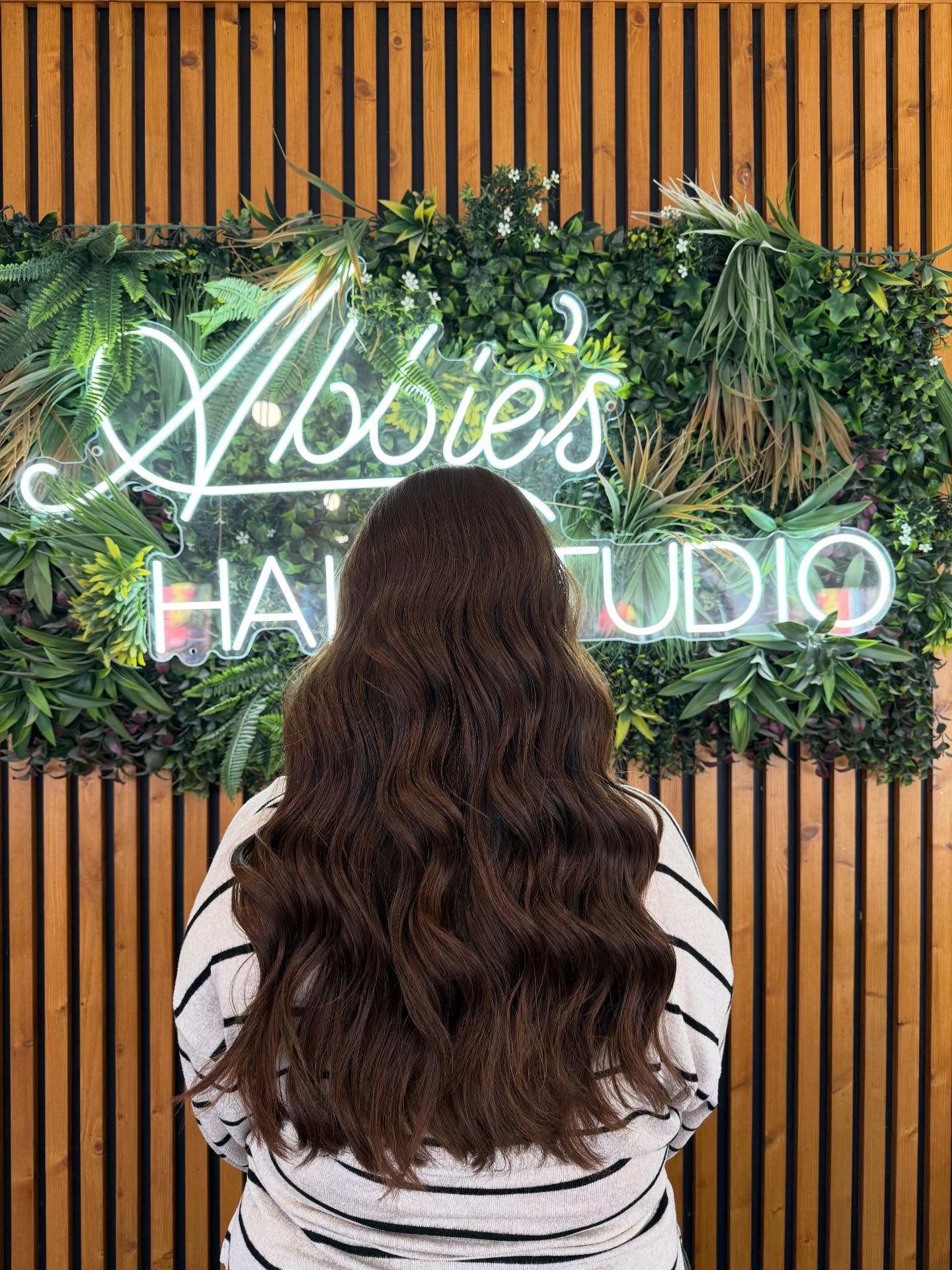 A beautiful Hollywood wave with a slick back front🎄Christmas party’s have started! Get booked in now to secure your spot so you’re party ready 💃🏼 to book, call 01708608899 or click the link in our bio 🫶🏼
#chistmas #christmashair #christmasparty #christmastime #hornchurchsalon #hair #hairup #hollywoodwaves #brunette #brunettegirly #blonde #blondegirly