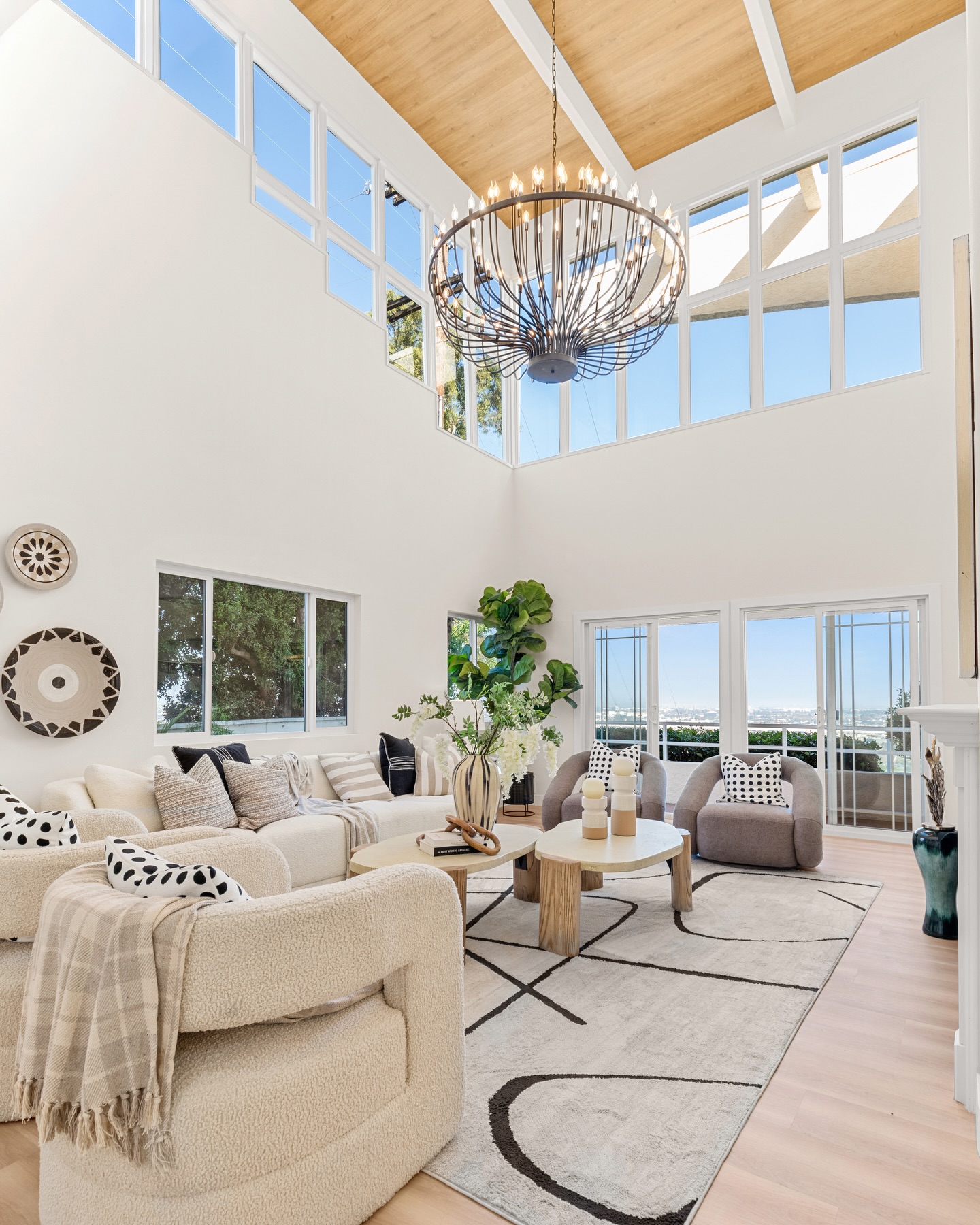 4317 Paseo De Las Tortugas || $3,250,000
Listed by @rubywangocluxury & @michaelballiet
#torrance #realestatephotography