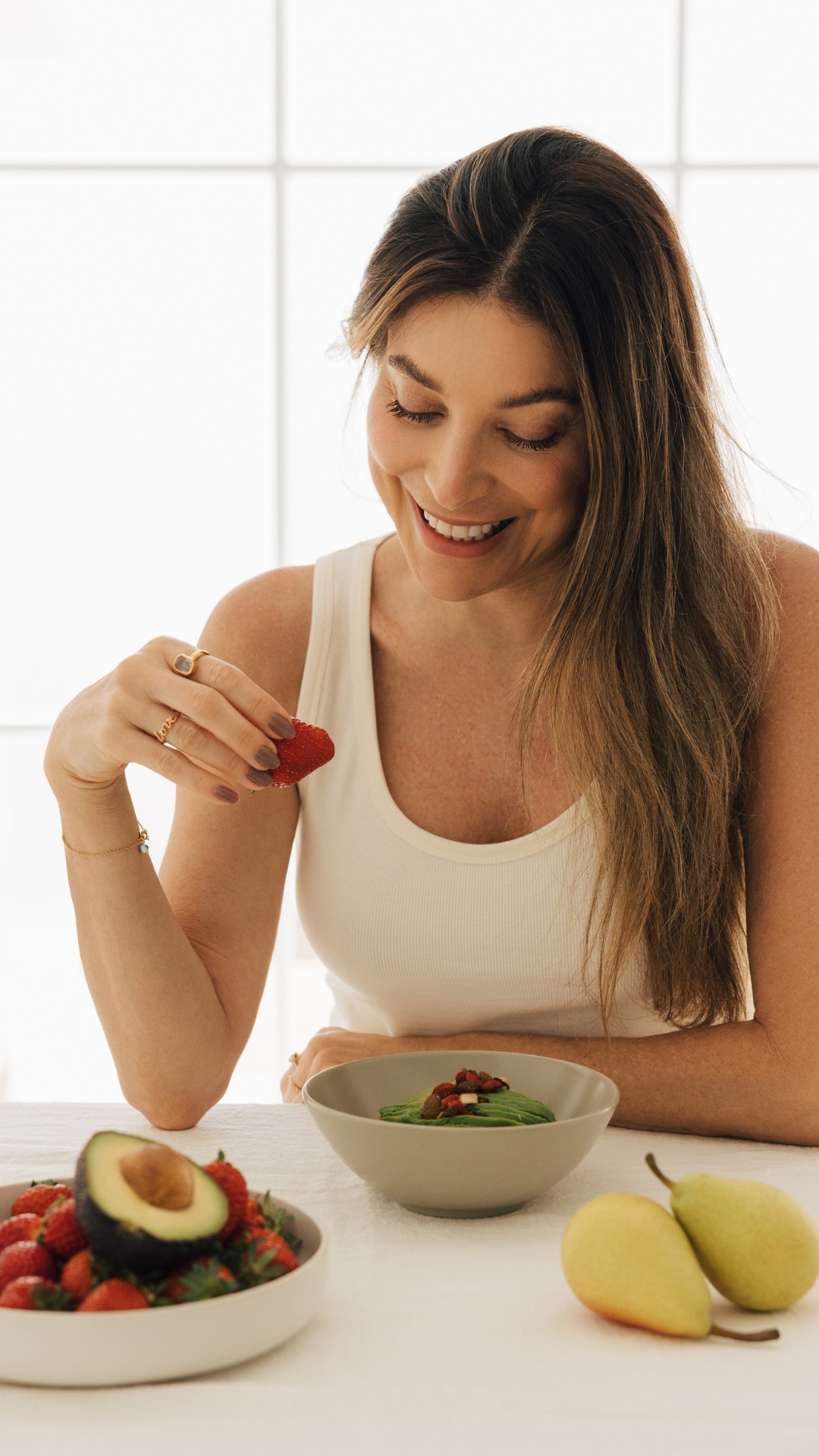 One of the key pillars of mental health is food. Your gut talks to your brain every single day. The way you eat directly affects how you think and feel.
This clip is from my talk at the It Brands Wellness event in São Paulo.
Follow @ojassanctuary to explore the gut-mind connection through Ayurveda.
__
Um dos pilares da saúde mental é a alimentação. Seu sistema digestivo conversa com seu cérebro o tempo todo. A forma como você come impacta profundamente seus pensamentos e emoções.
Esse trecho é da minha palestra no evento It Brands Wellness em São Paulo.
Quer entender mais sobre essa conexão? Vem comigo em @ojassanctuary.
#GutBrainConnection #AyurvedaForTheMind #LucianaFerraz #ItBrandsWellness #OjasSanctuary