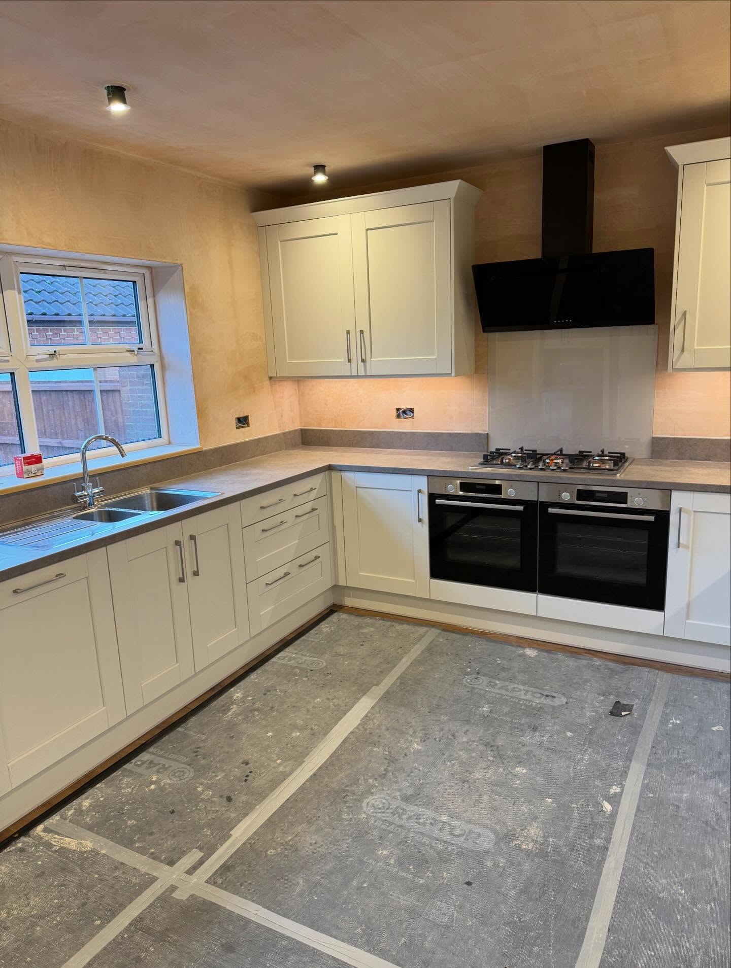 St Ives project complete ready for this property 🏡 to hit the market. Fresh kitchen, flooring & new doors to update the property.
#kitchens #propertyrenovation #propertyforsale #ashwoodkitchens #homerefresh