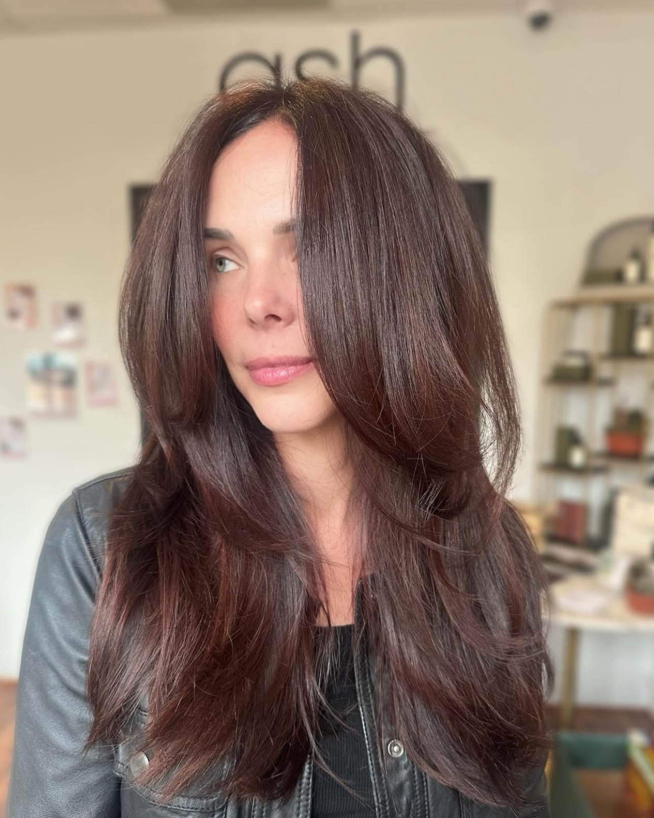 This gorgeous, rich chocolate brown with a hint of cherry by our owner, Ashley @ashesrgray has us 🤩. Would you ever guess that she has one row of extensions? Are you interested in extensions for a fuller look or to add length? Book a consult with one of our stylists that does them to discuss the different types and see if they'd be a good fit for you.