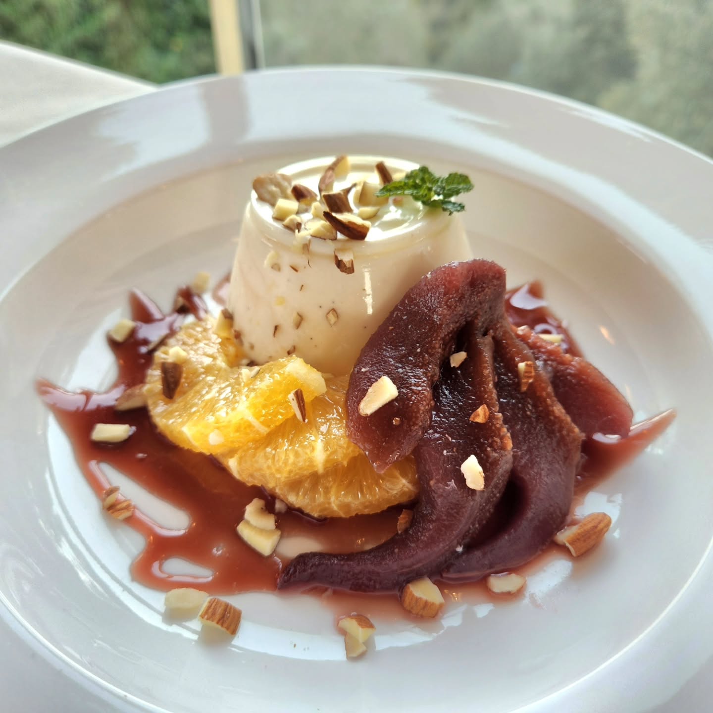 ✨️Dessert updates!✨️
While we almost always have our Panna Cotta and Meringue on the menu, our philosophy is to keep it seasonal and serve them with the best products we can get from our wonderful county!
✨️Vanilla buttermilk panna cotta with red wine poached pears, orange, red wine gastrico and almonds✨️
✨️Orange blossom meringue with quince, passionfruit mascarpone, blackberry sauce and pistachio dust✨️
Join us for dinner tonight!🥂🍷
@santacruzfarmersmkts @foodandwine @choosesantacruz @ediblemontereybay @aptoschamber @visitsantacruz #supportlocalbusinesses #aptosdining #farmtotable #staylocalaptos