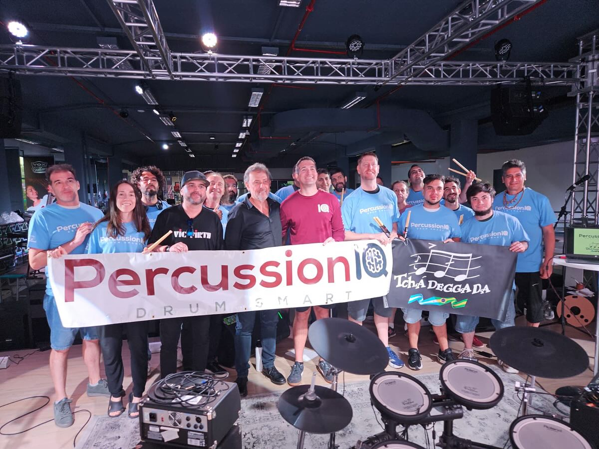 Percussion IQ Co-Founder John McClean (@john.h.mcclean) took the PIQ methodology to South America earlier today and shared The Belt System, a methodical structure to progressing as a marching percussionist.
A HUGE thank you to our partners in Argentina for their hospitality and for putting this phenomenal opportunity together for us to connect with students in South America!
@tchadeggada_argentina
@vicfirthargentina
@importmusicargentina
@nachopilnik
————————-
El cofundador de Percussion IQ, John McClean (@john.h.mcclean), llevó hoy la metodología de PIQ a Sudamérica y compartió The Belt System, una estructura metódica para progresar como percusionista de marcha.
¡Un enorme agradecimiento a nuestros socios en Argentina por su hospitalidad y por hacer posible esta oportunidad fenomenal para conectarnos con estudiantes en Sudamérica!
#drumsmart #iq #percussioniq #snare #quad #percussionist #wgi #dci #indoordrumline #drumline #drum #drumcorps #music #marchingarts #drummunity #marchingpercussion #marching #snaredrum #tenordrums #marchingsnare #bandsofamerica #percussioneducation