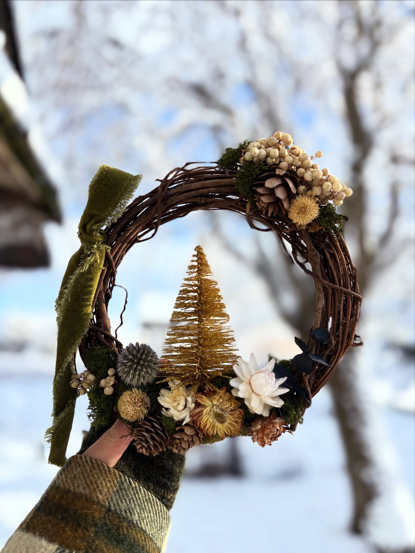 December snow is magical. I hope you're enjoying it. We have some Sweet Wreaths ready to go if you need a thoughtful, handmade gift or a bit of whimsy in your own life! Purchase on the website or message me directly. Pick up, only
Thank you!