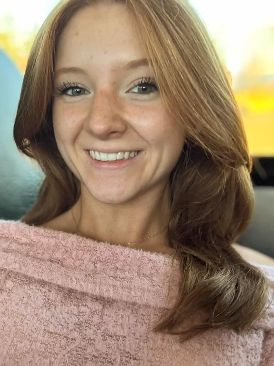 Love me a bus selfie! Backpack at her feet, hair falling just right.
High school is a lot of change, and I love seeing those small, unfiltered moments where confidence shows up without trying.