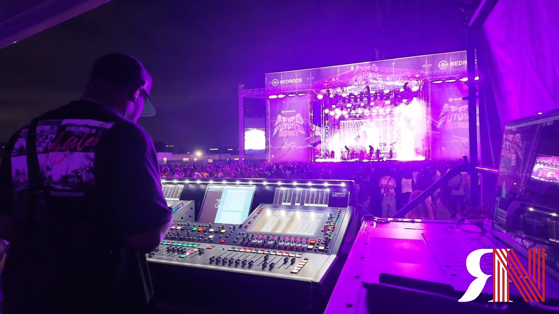 A quick throwback to AfroFuture 🇬🇭 '25 in Detroit, MI.
FOH for @asakemusic
Always Applying Pressure.
🎶 @compozers
🎸 @nanapokes - MD
🎹 @davidmelodee
🥁 @stephenasamoahd
💻 @_jedidiah.n
⚙️ @ejayj_
📋 @officialkapouk
🎚️ @reggienic
🎪 @afrofuture
Show Outro
#alwaysapplyingpressure