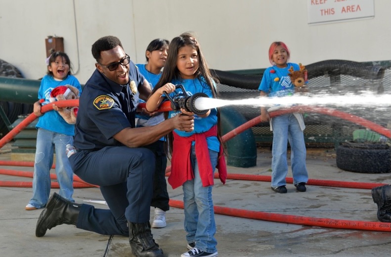 Thank you to the Beverly Hills Fire Department 👩🚒 and Police Department 👮 for hosting the annual Rotary party for the Boys and Girls Club kids. We started with a tour of the police station where the kids got a behind the scenes look, and they even met K9 Roo! 🐾 Then, it was on to the party at the fire station; complete with tamales, cotton candy, gifts, and some amazing fire demonstrations and games!