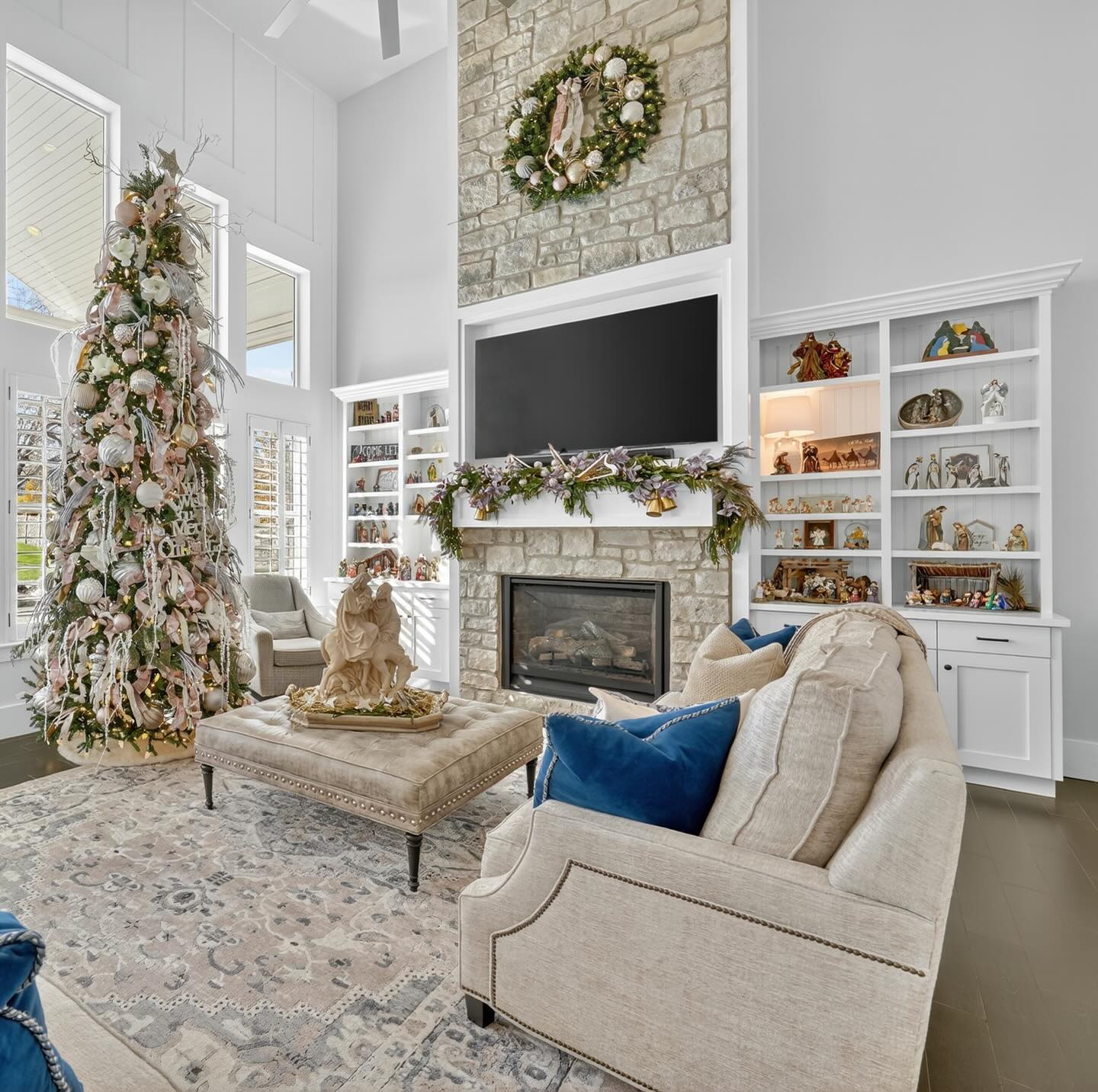 Christmas is in the air 🎄nothing like a new home for the holidays