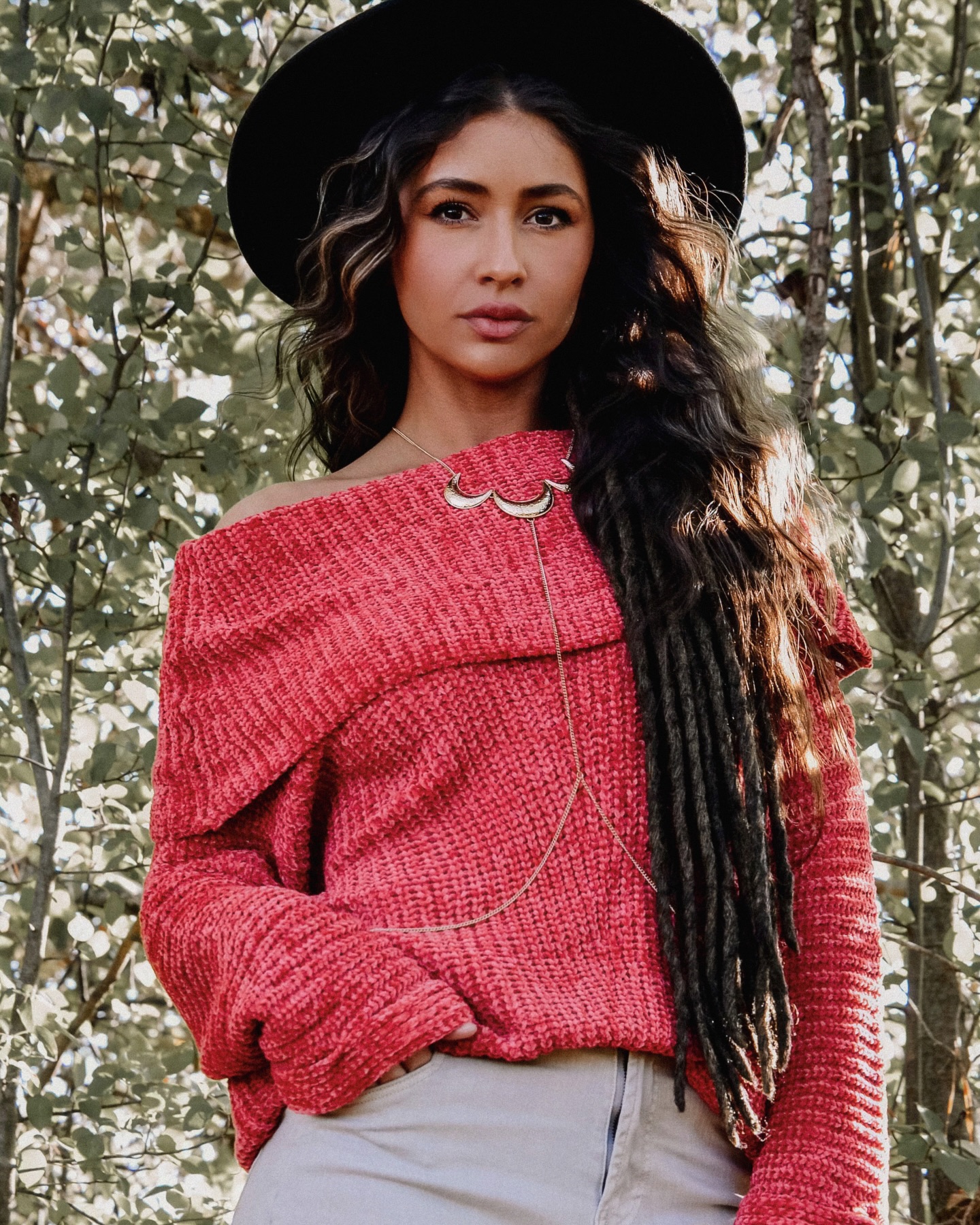 She’s back! Our best-selling terracotta chenille sweater has officially returned — luxury soft, easy to style, and perfect for everyday wear 🫶🫶
Wear it off the shoulder or switch it up as a cozy cowl neck 💞
P.S. We still have a size medium left in brown too ✨ Available online ~ www.modernbohemian.shop
#shopnewarrivals #onlineshop #boutique #sweaters #restock #nc #shopsmall #winterfashion #modernbohemian #bohochic #shoplocal #raleigh #restockalert #offtheshoulder #chenille